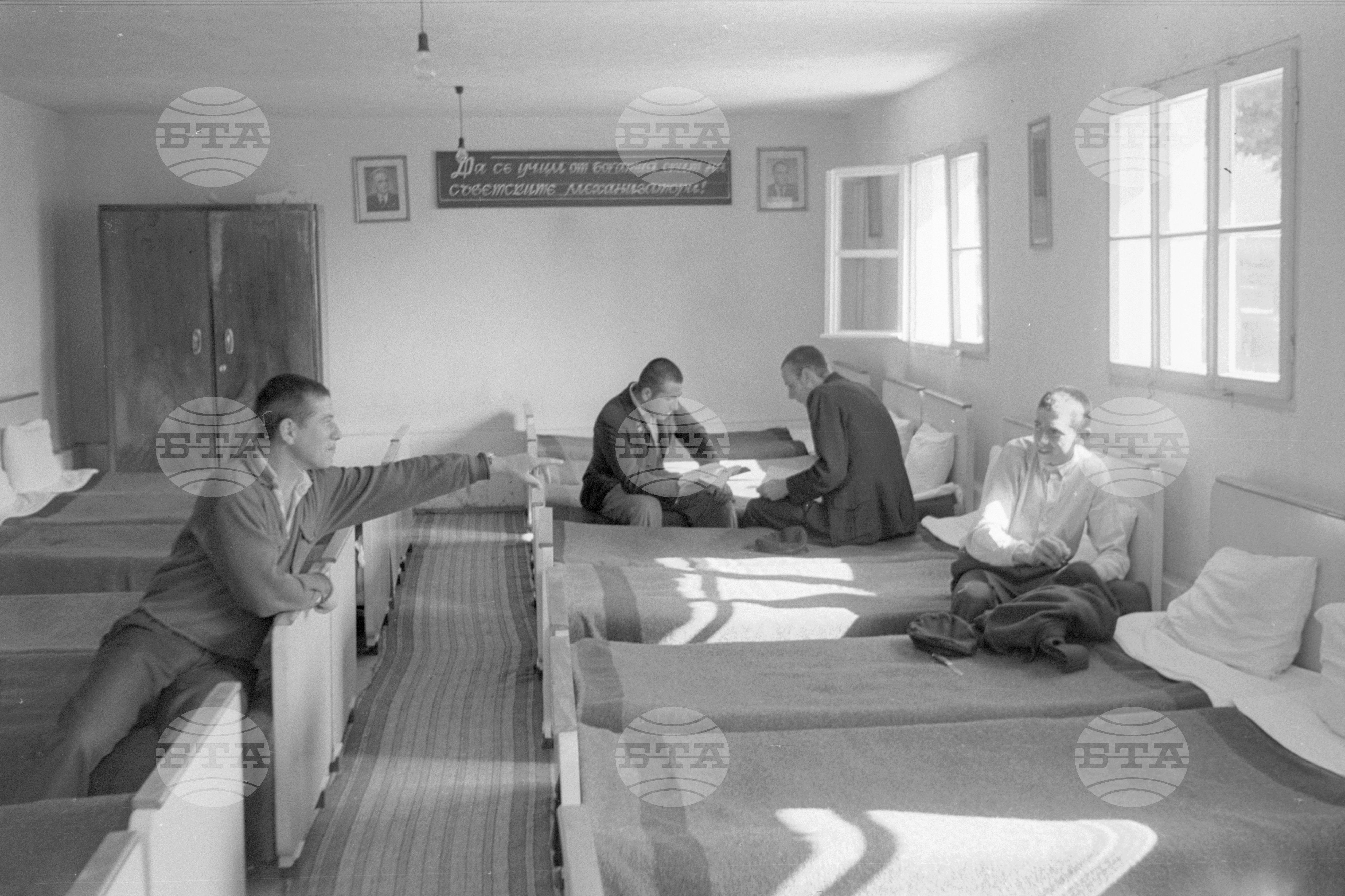 Военният лагер стана училище. При младите механизатори от МТУ (Машинно-тракторно училище) в село Ягода, Старозагорски окръг