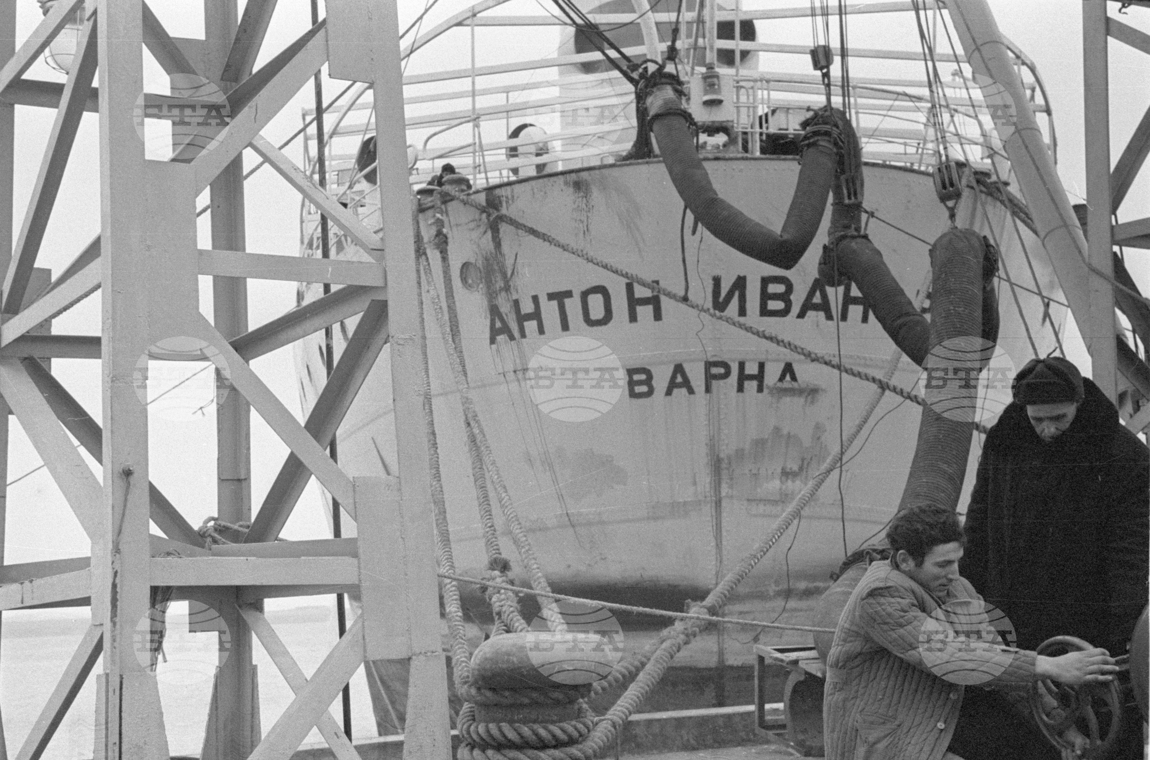 Нефтохимическия комбинат край Бургас