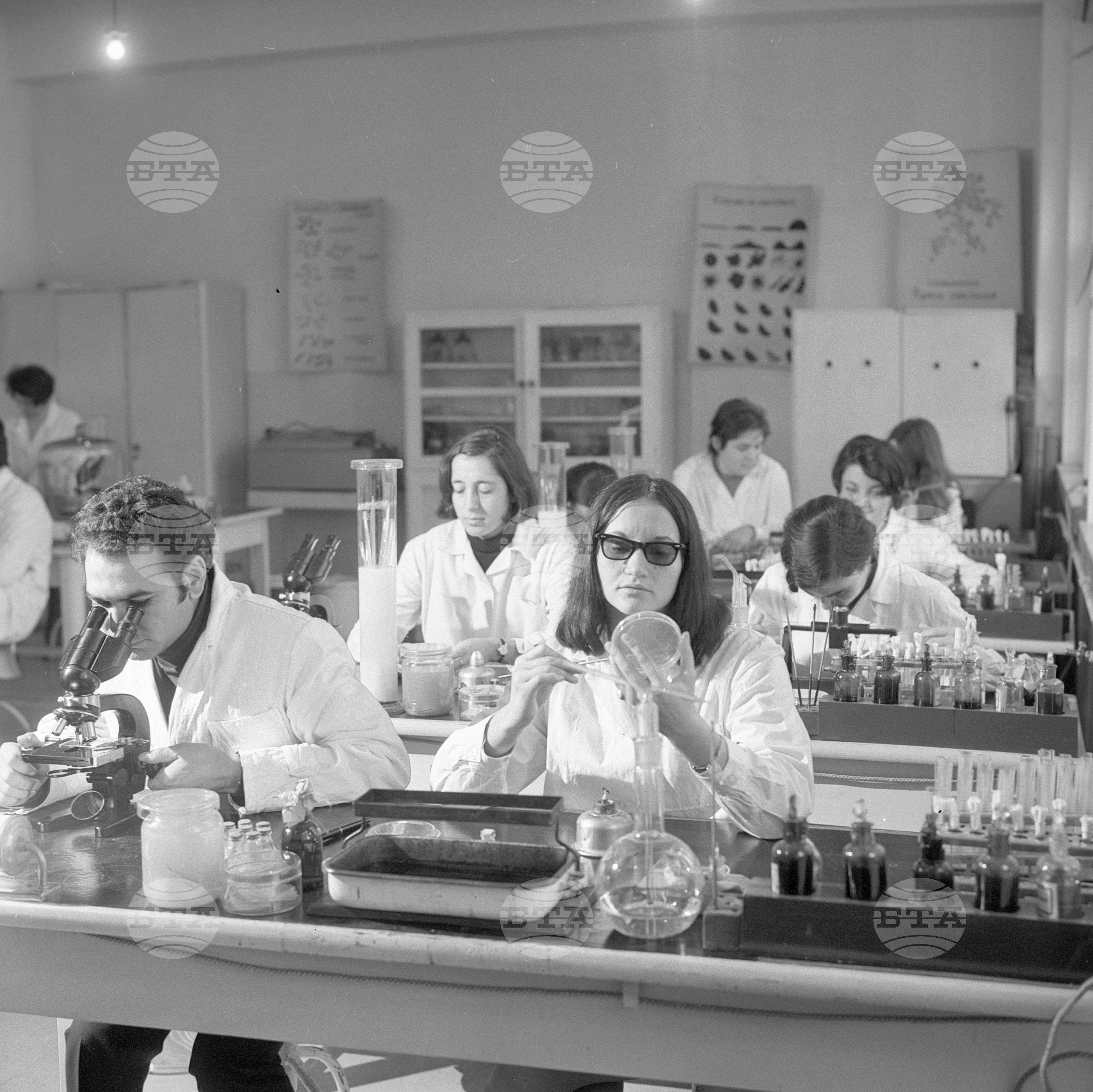 При студентите от Висшия медицински институт в град Варна - 1970 година