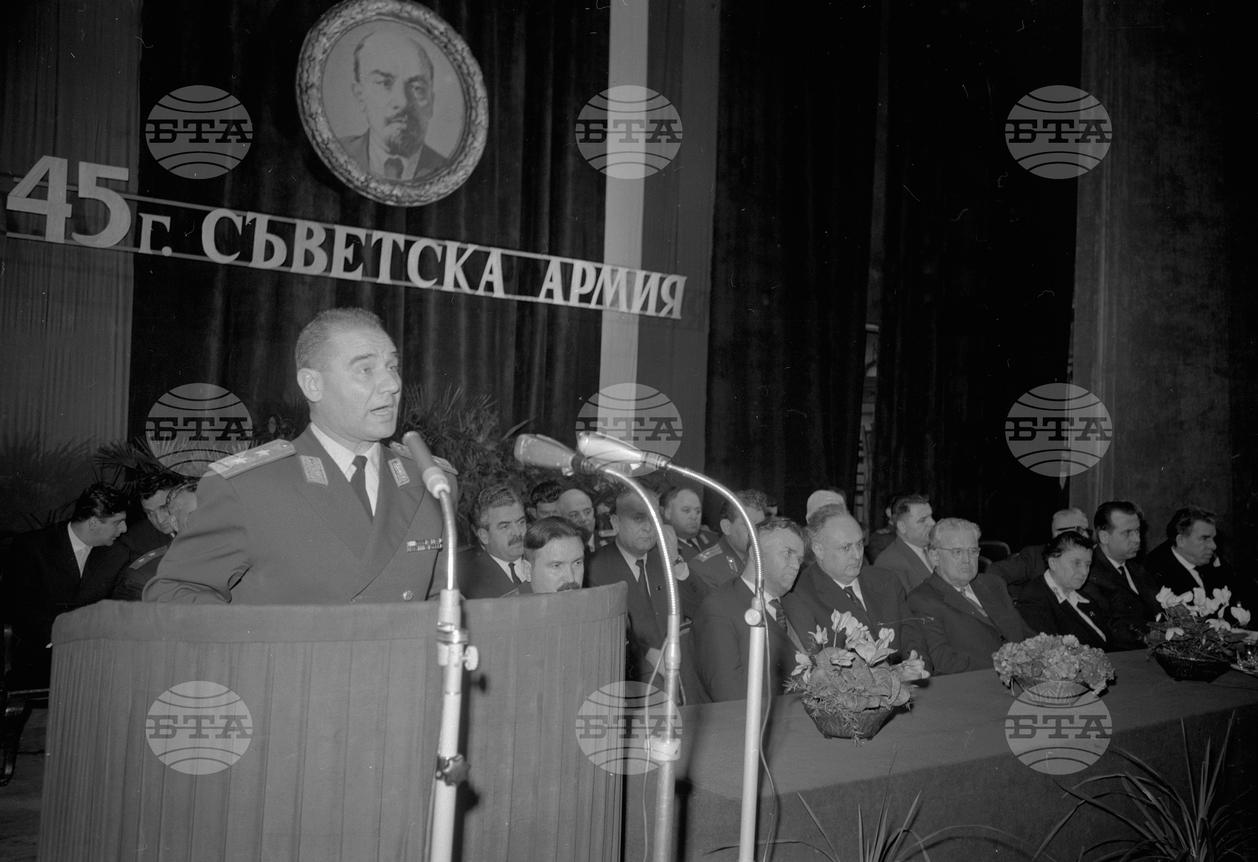 Тържествено събрание в столицата по случай 45-годишнината на Съветската армия