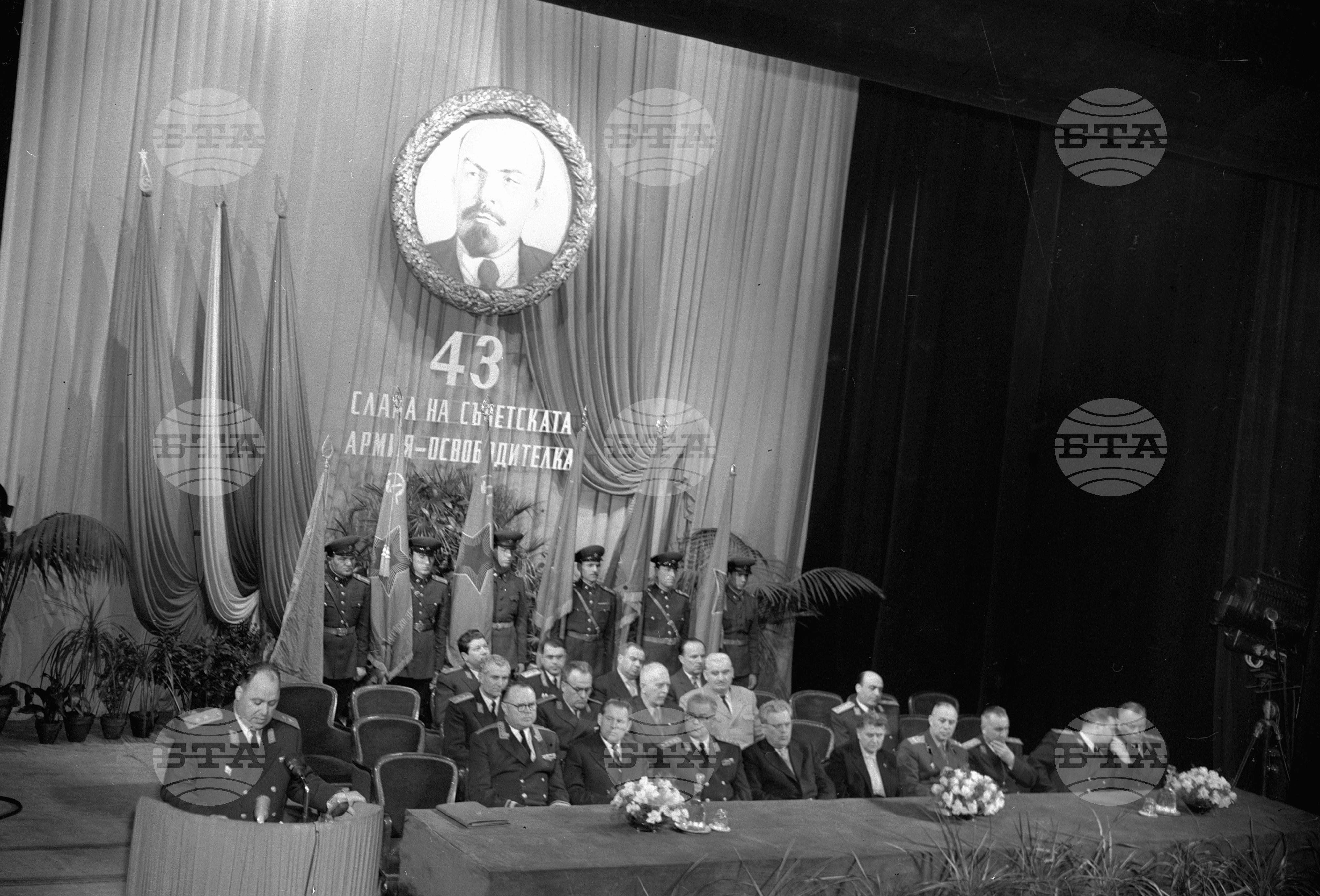 Тържествено събрание по случай 43 години от създаването на Съветската армия и Военноморския флот
