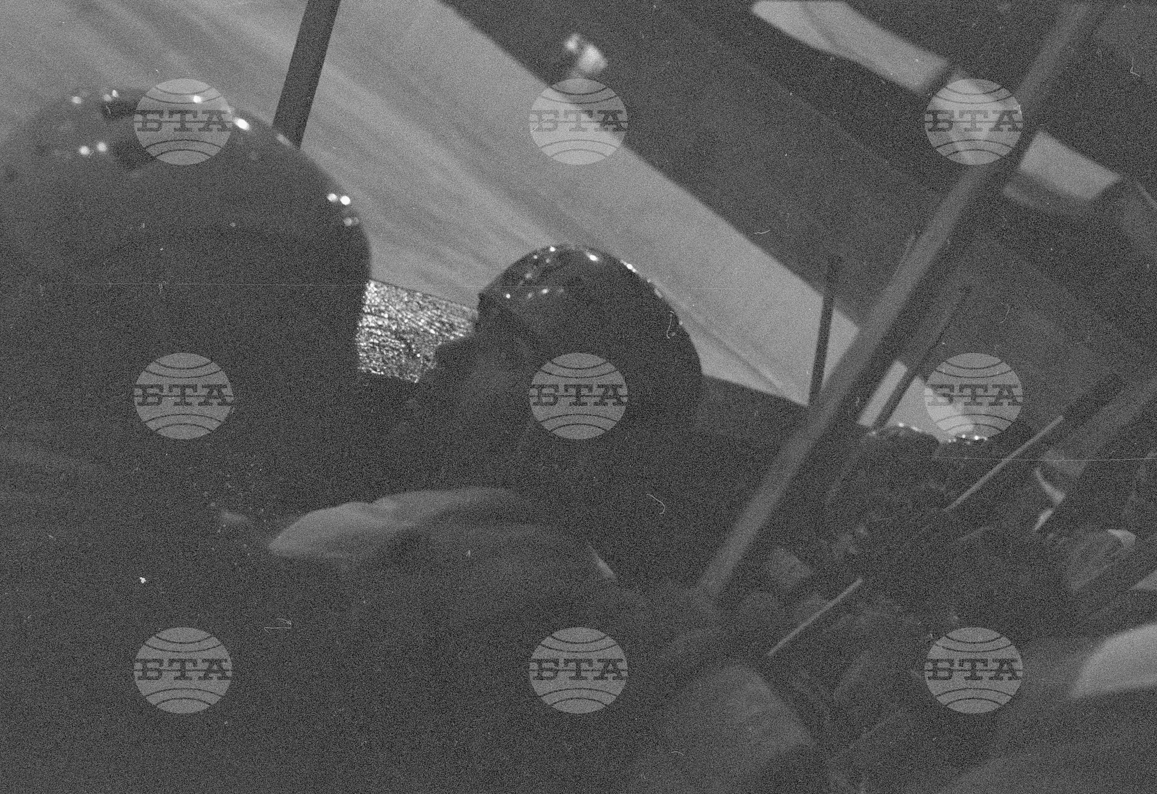 Среща на хокей на лед между отборите на ЦСКА (Централен спортен клуб на армията) "Септемврийско знаме" и "Кракра" - Перник