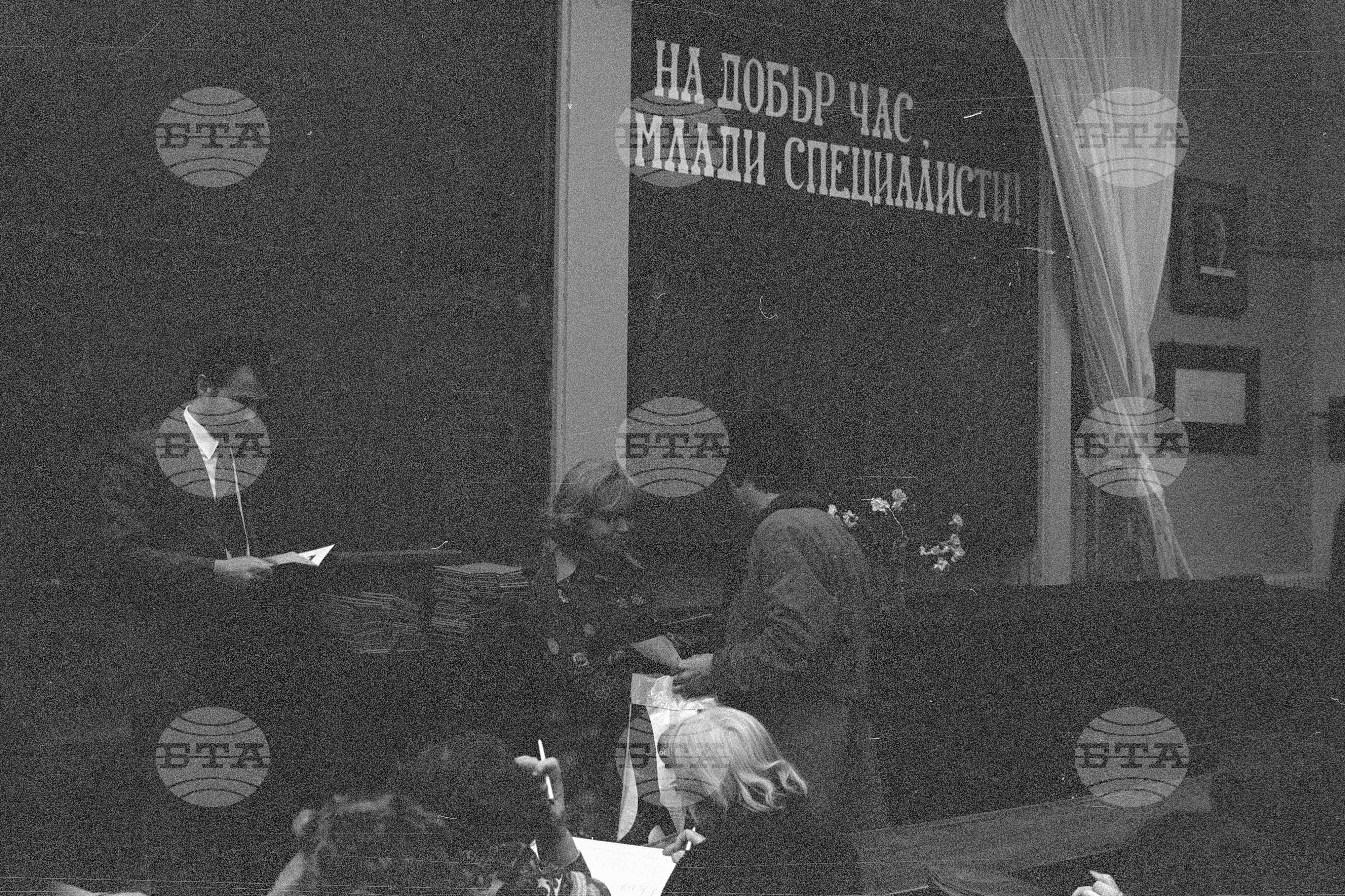 Връчване на дипломи на випусници на Висшия инженерно-строителен институт