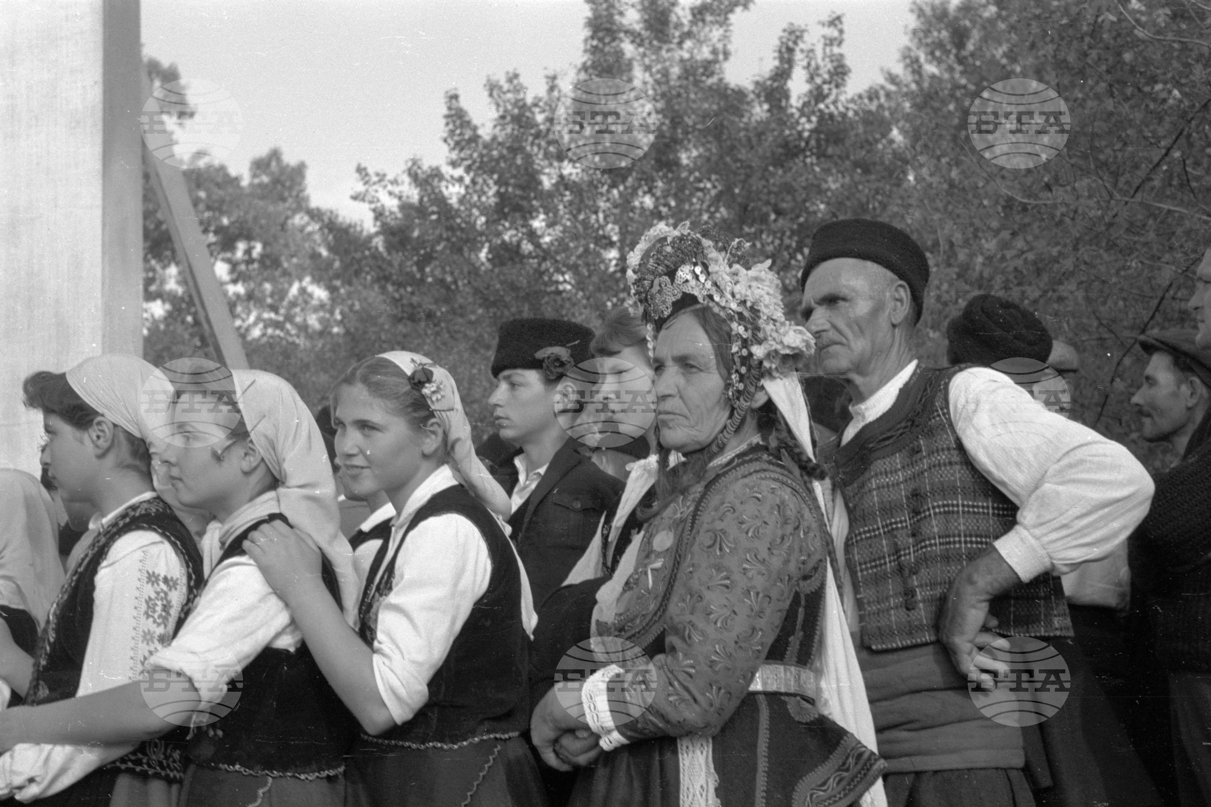Събор-надсвирване и надиграване в местността "Острова" (днес "Острова на Тунджа“), край Сливенските минерални бани