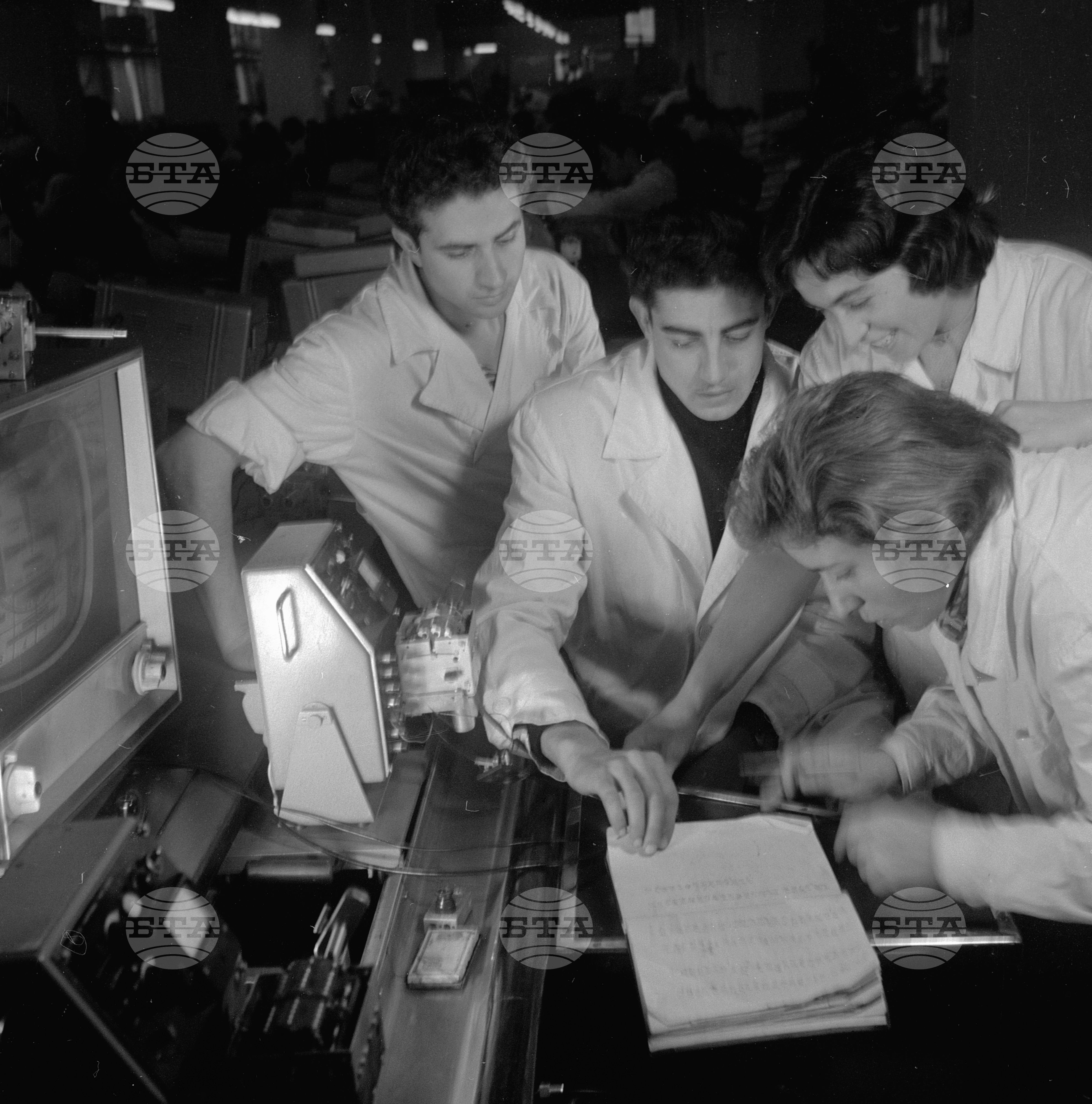 Новости в Слаботоковия завод - декември 1962 година