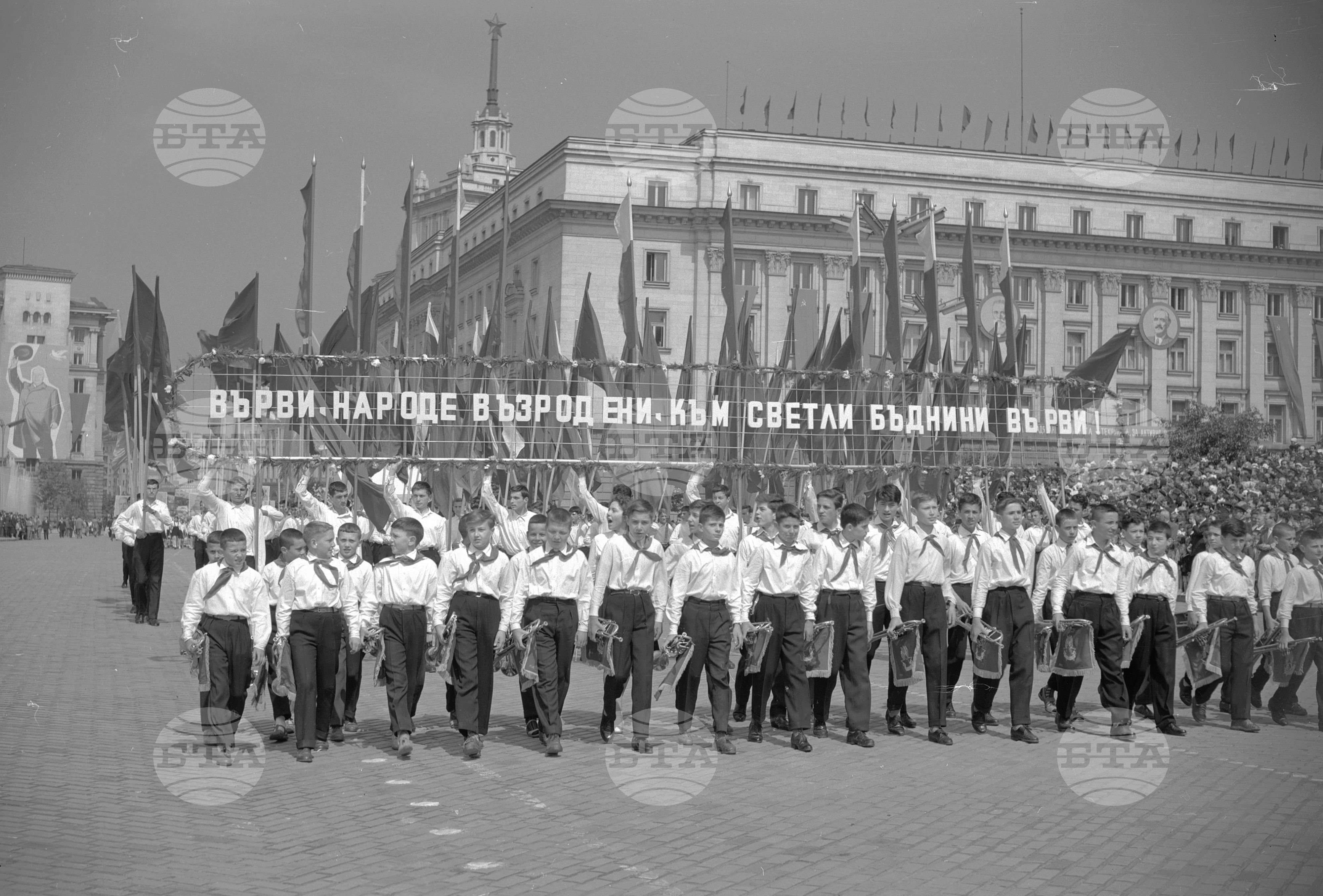 Възторжената манифестация на трудещите се от София по случай Деня на българската просвета и култура, и славянската писменост част 2