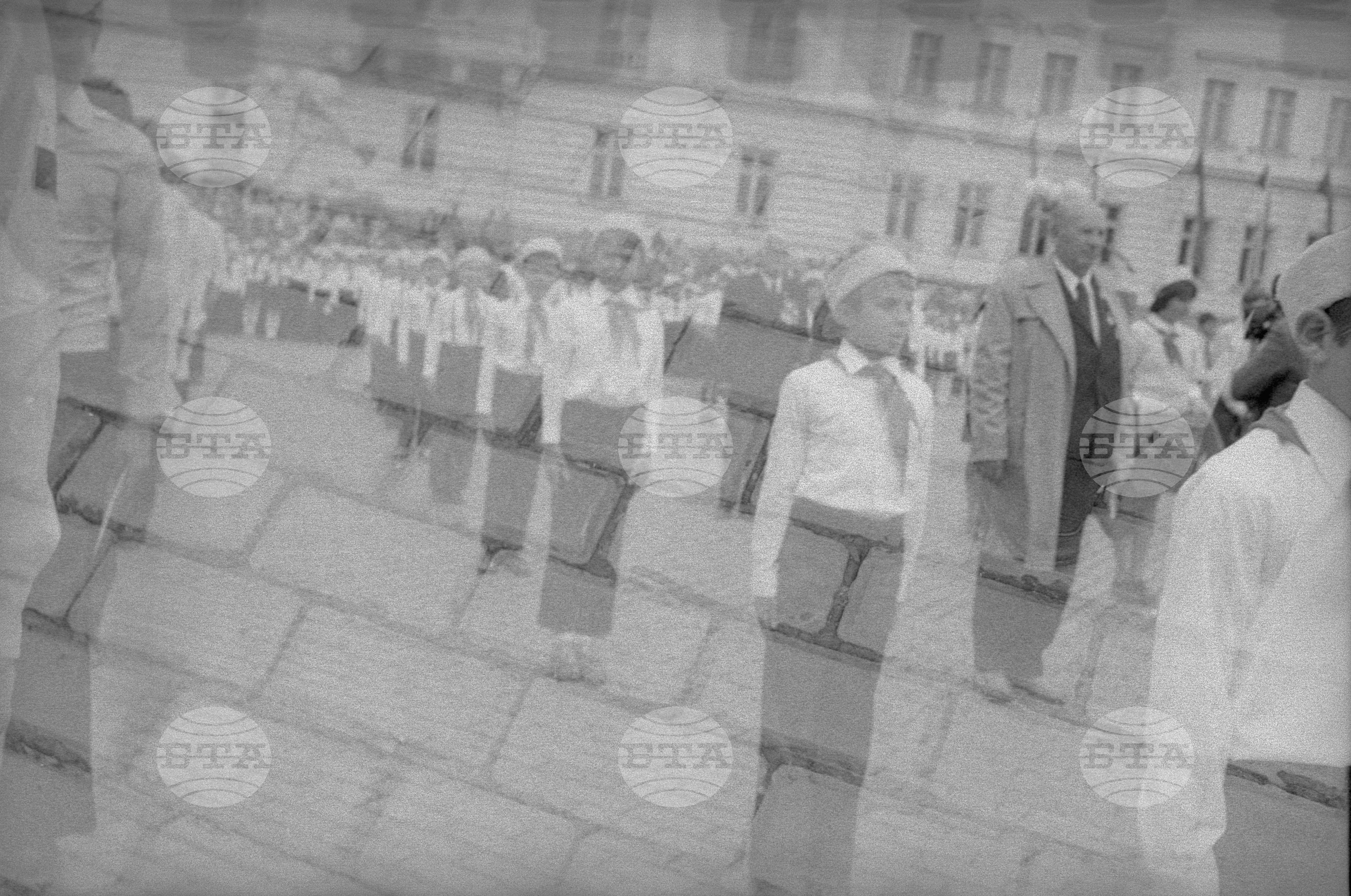 Тържествено приемане на пионери пред мавзолея "Георги Димитров"
