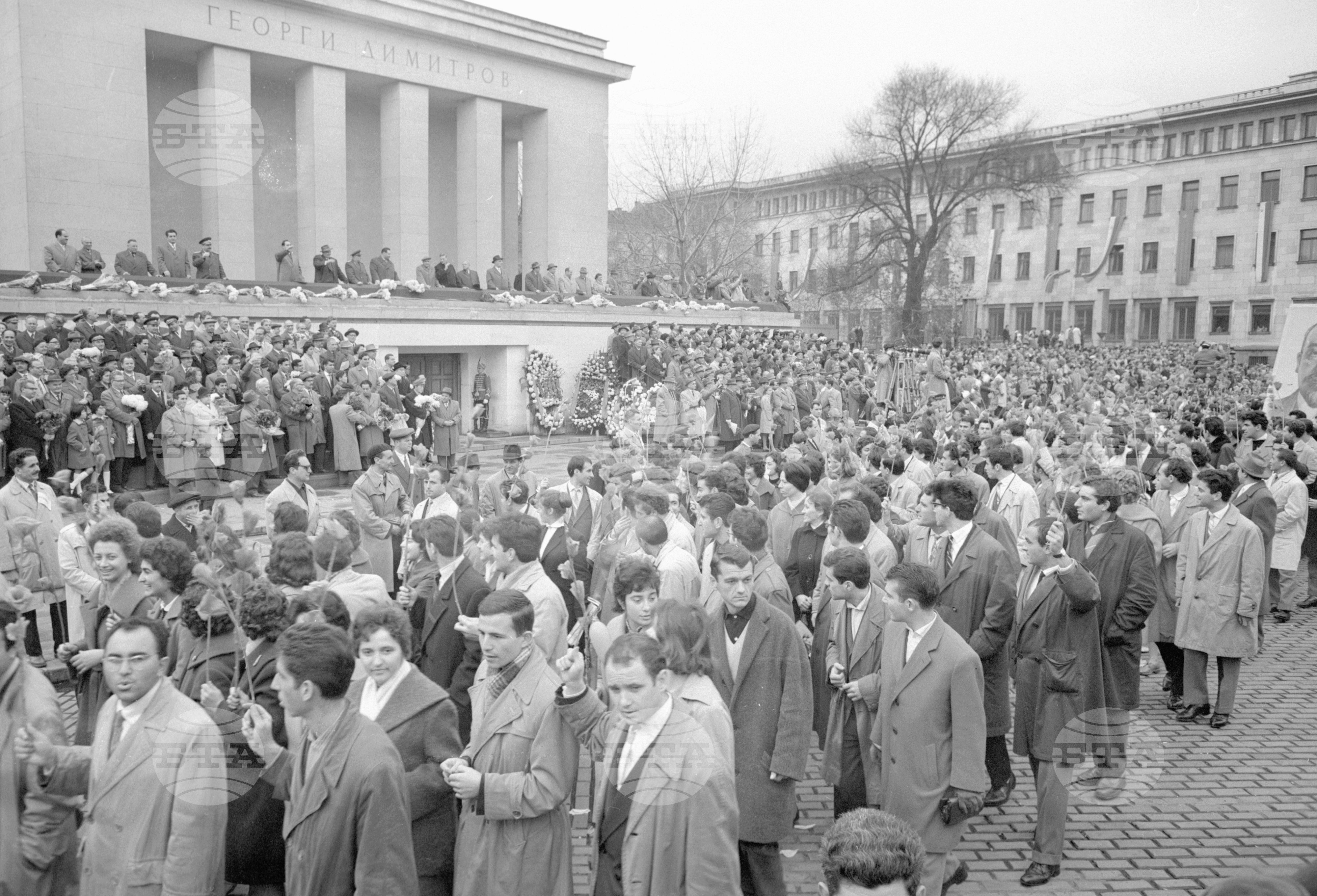 Възторжена манифестация на софийските трудещи се по случай 45-годишнината на Великата октомврийска социалистическа революция част 2