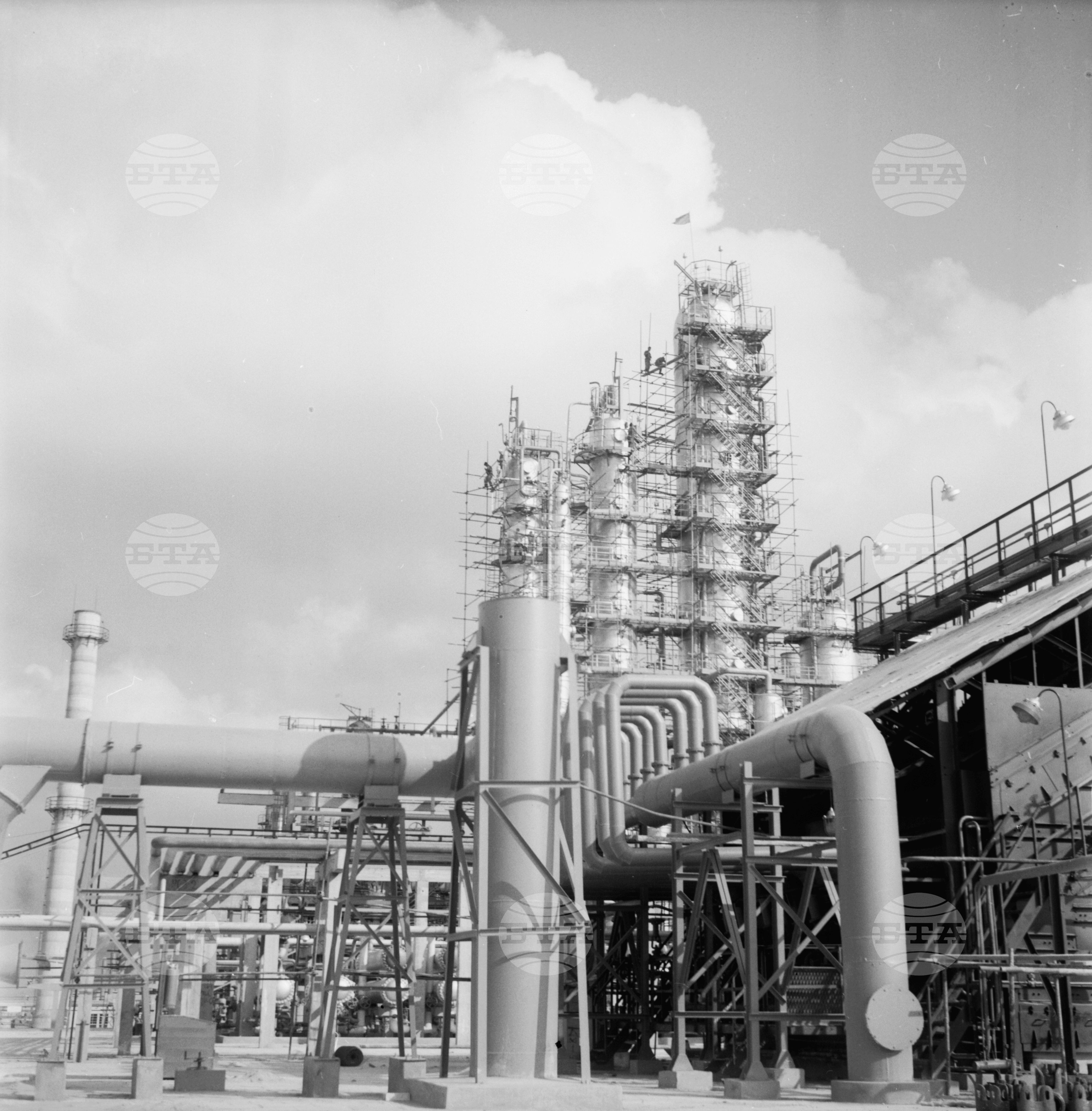 Нефтопреработвателен завод 1963 година