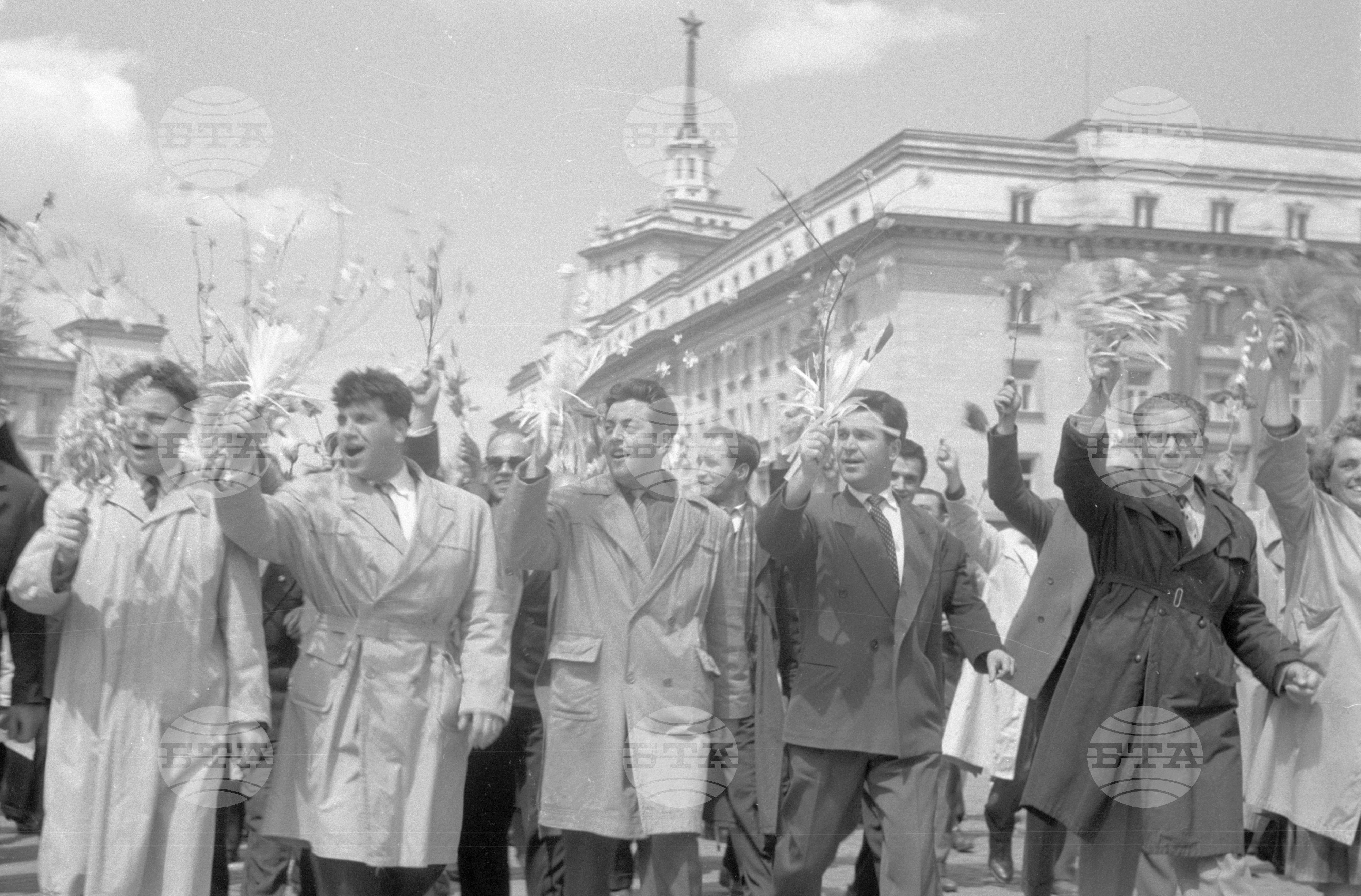 Първомайска манифестация в столицата 1962г. част 4