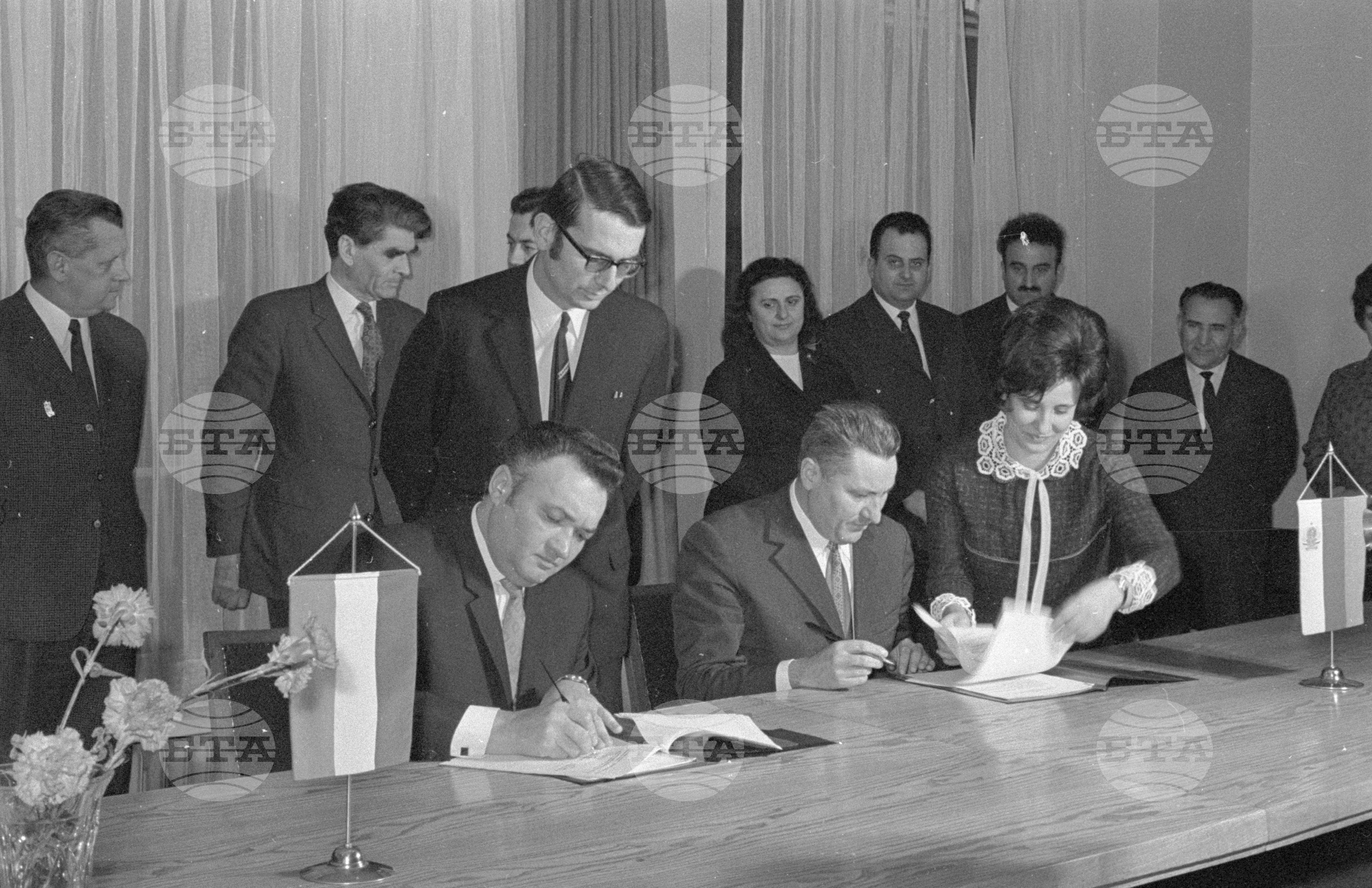 Подписване на българо - унгарски договор в Министерството на вътрешната търговия