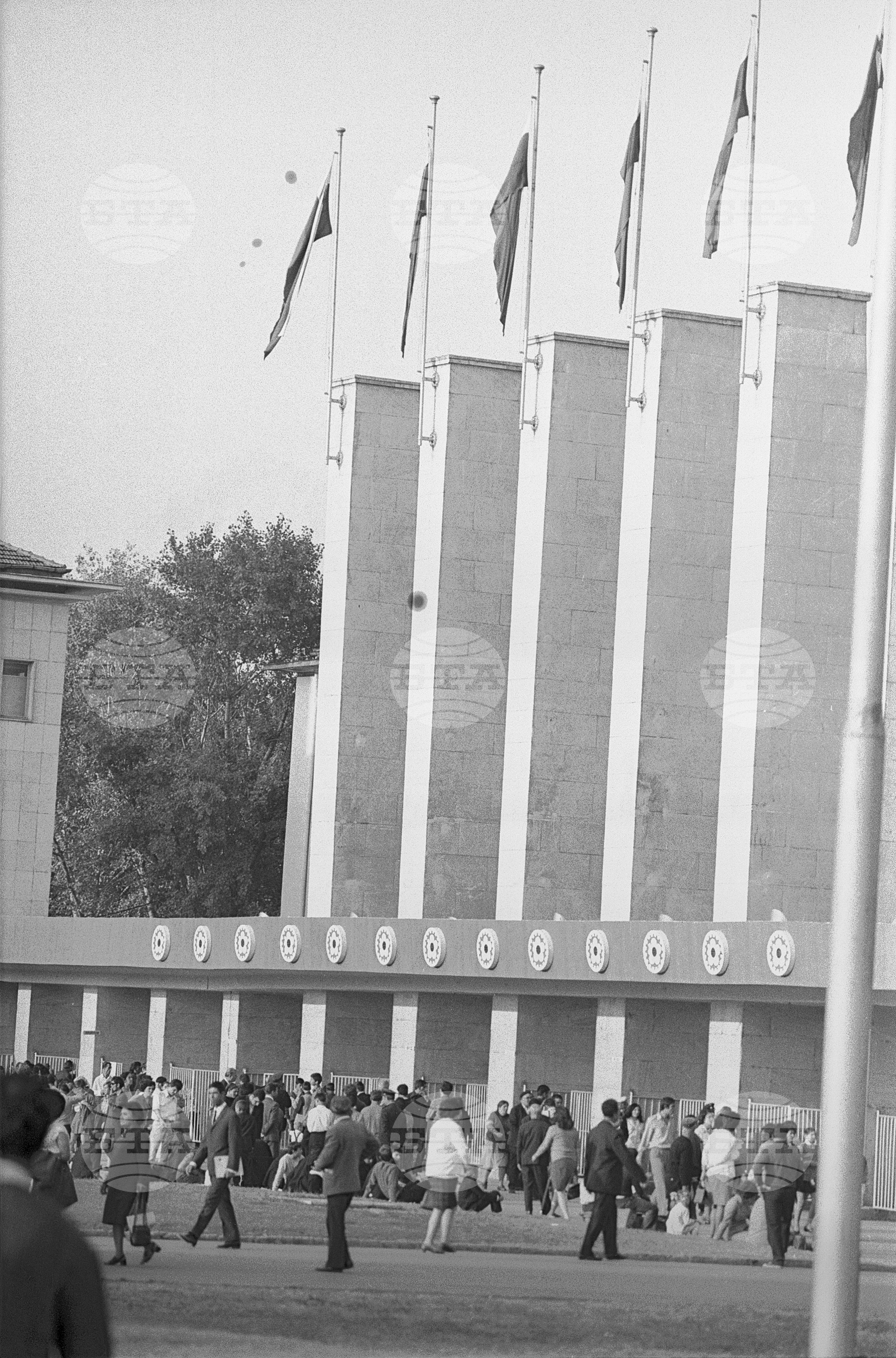Пловдив. Международен панаир и срещи на посетителите в него