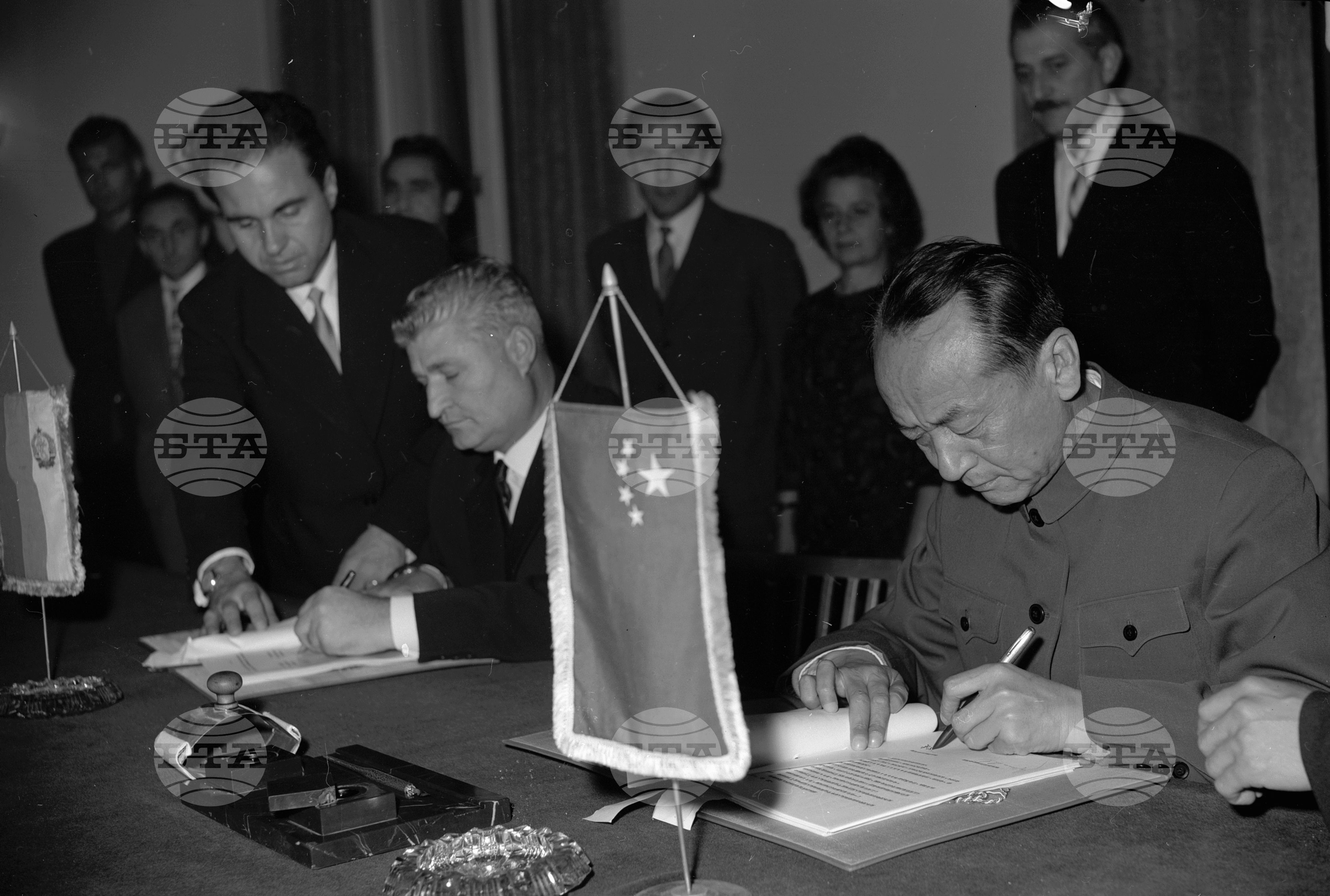 Подписване на протокол за научно-техническо сътрудничество между КНР (Китайска народна република) и НРБ (Народна република България)
