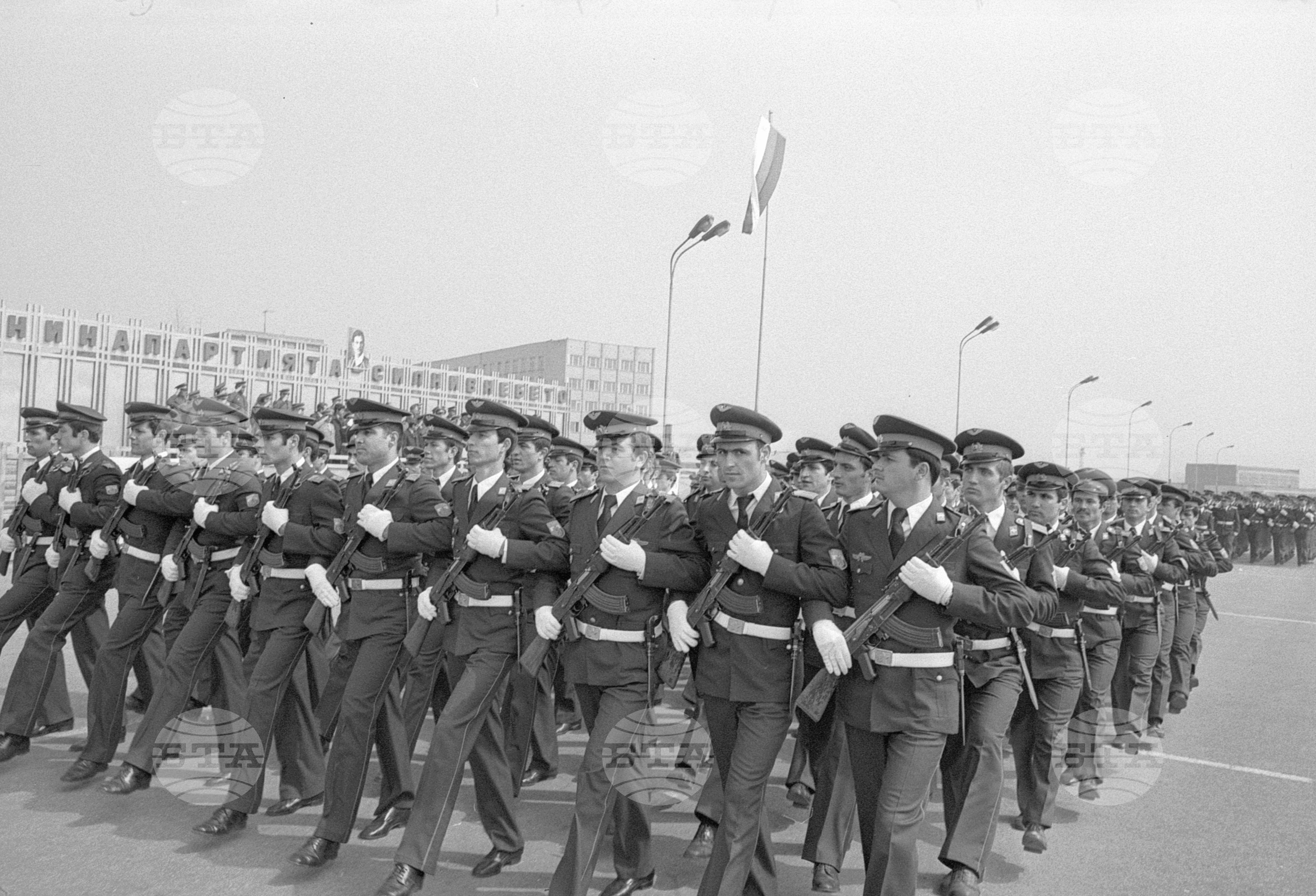 Випуск "Освобожденски" на  Висше народно военновъздушно училище (ВНВВУ; дн. ВВВУ) "Георги Бенковски" - град Долна Митрополия