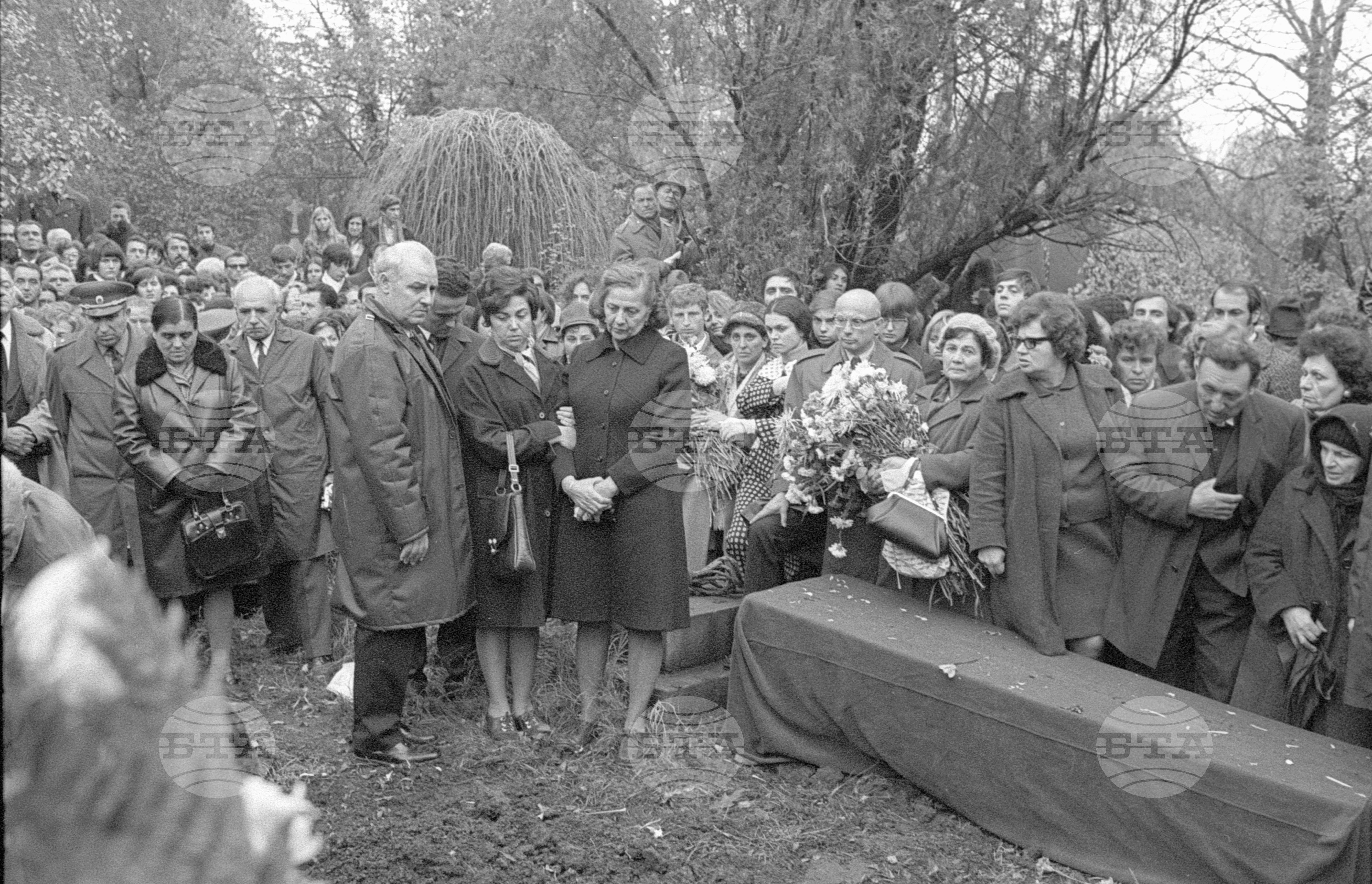 Погребението на народния артист Апостол Карамитев