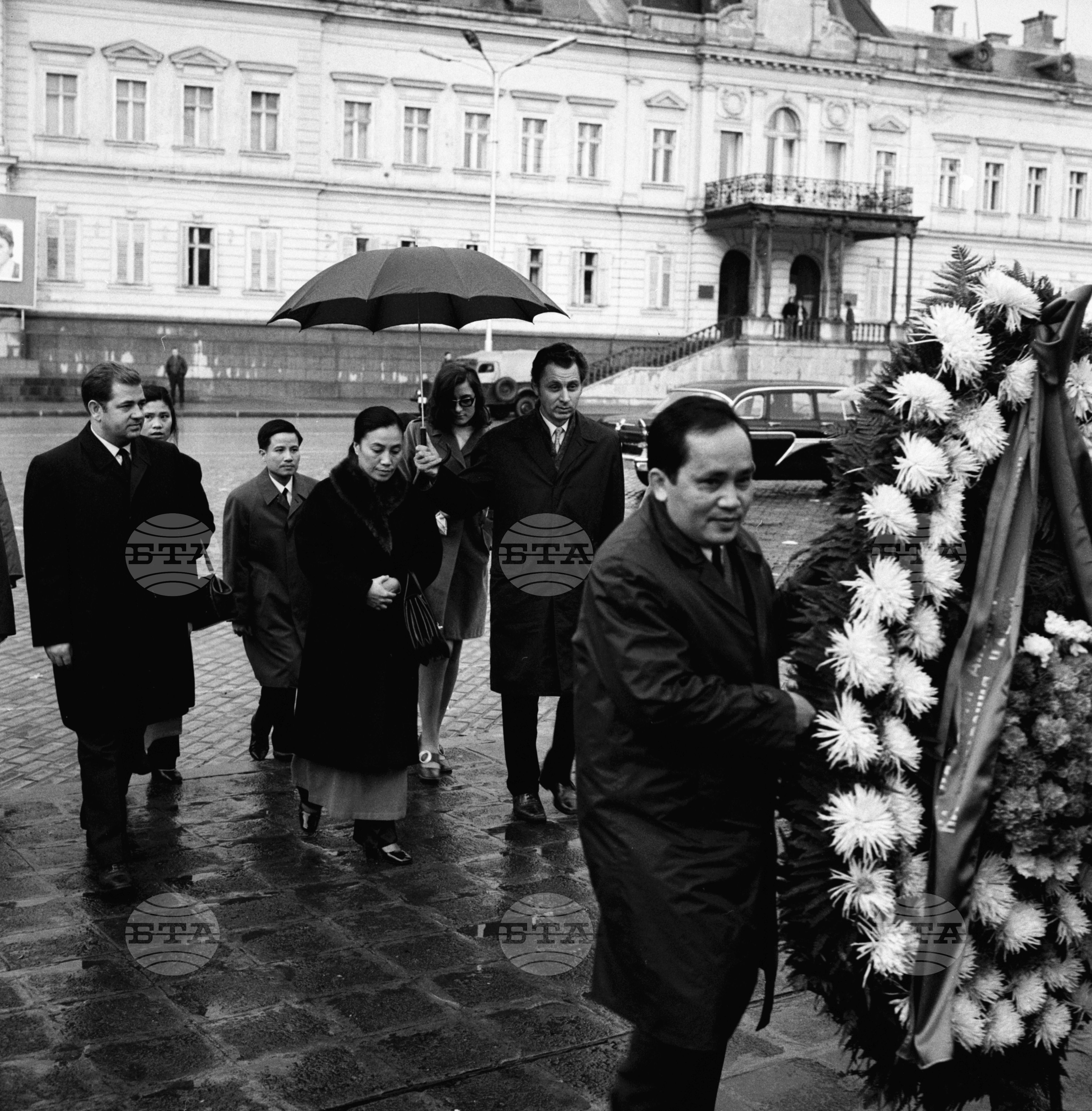 Посещение на Нгуен Тхи Бин - министър на външните работи на временното революционно правителство на Южен Виетнам - част 1
