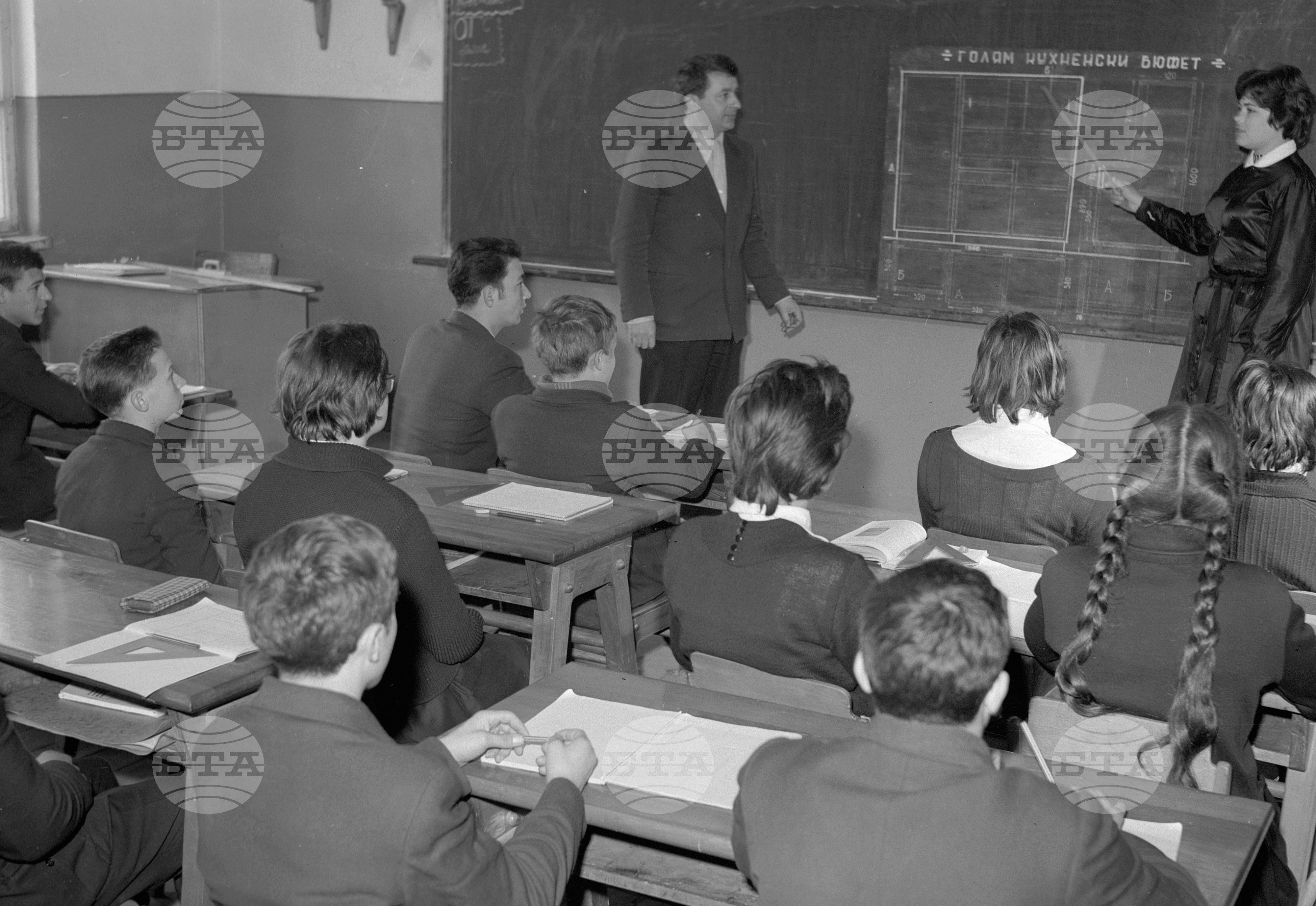 В Техникума по дървообработване и вътрешна архитектура "Г. С. Раковски" - Кюстендил