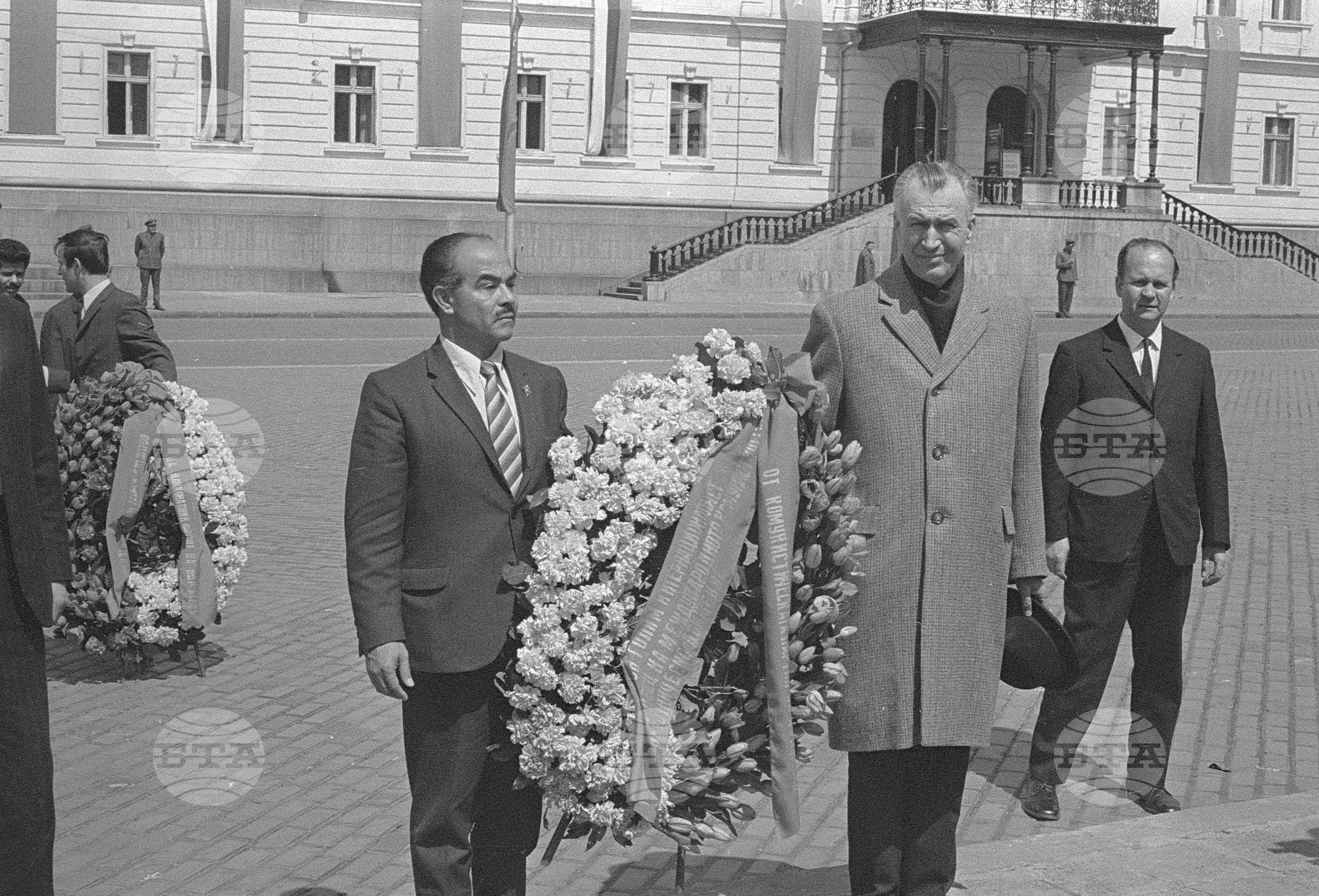Полагане на венци