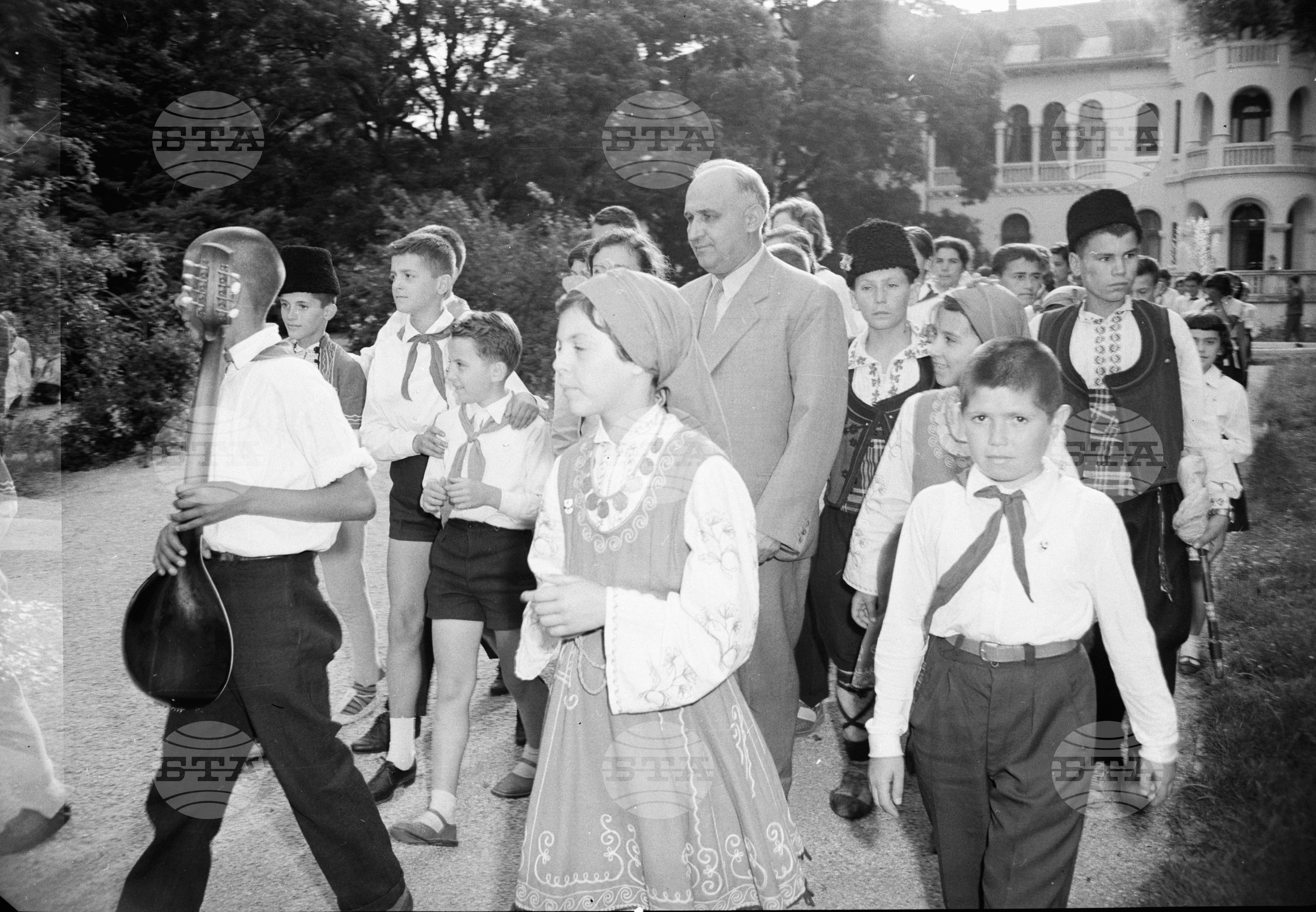 Среща на Политбюро на ЦК на БКП с пионери, участници в Републиканския пионерски сбор