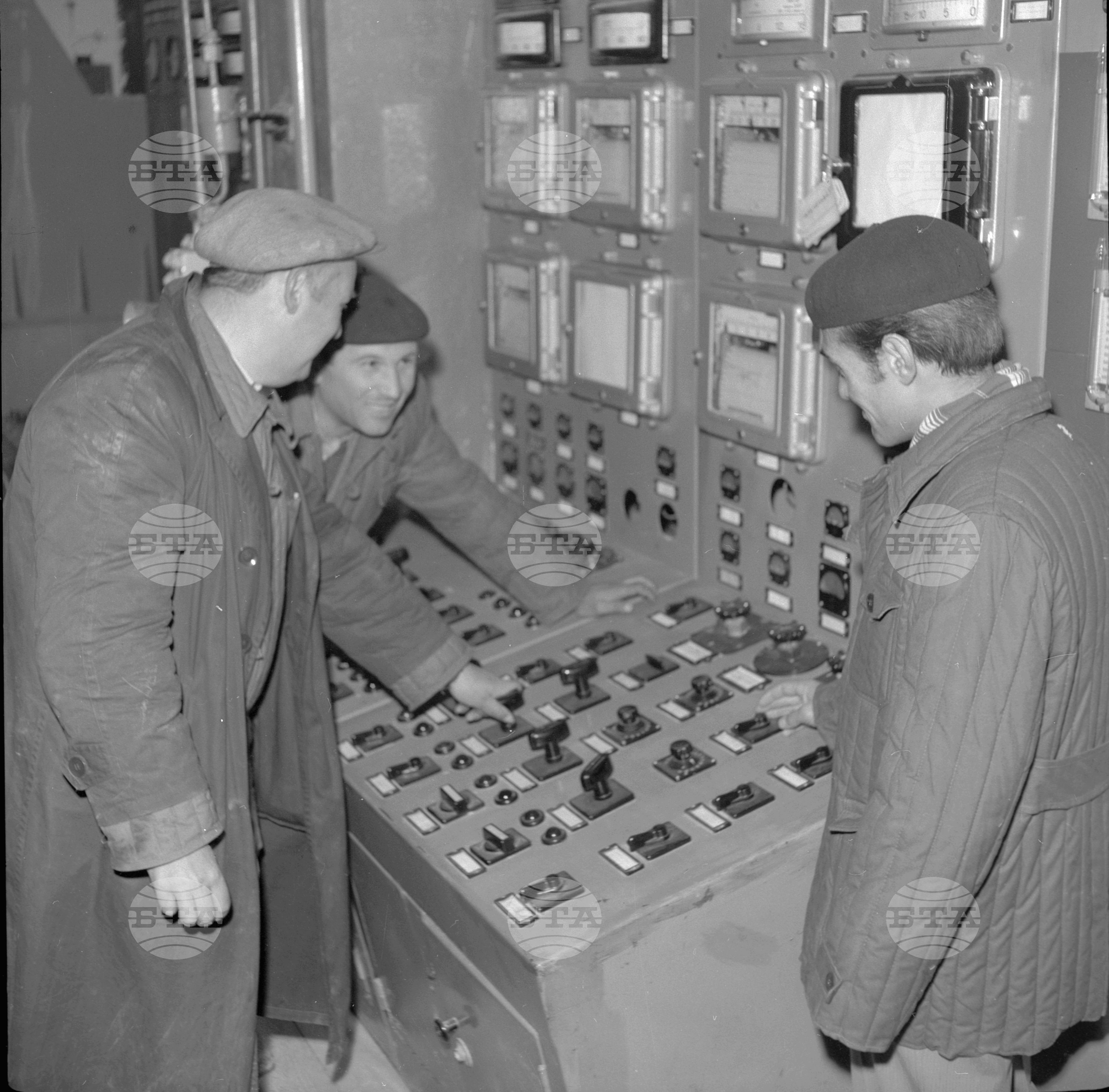 На строежа на Азотно-торовия завод край Стара Загора 1962 година част 9