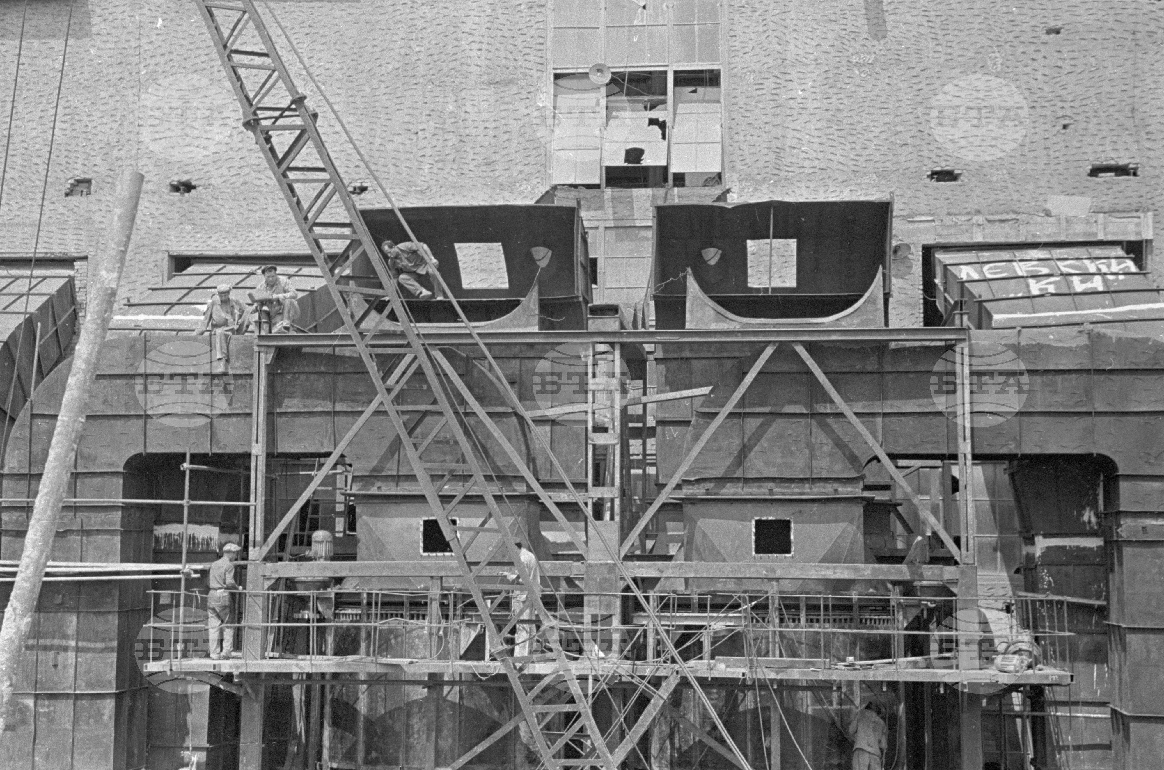На строежа на ТЕЦ "Трайчо Костов", София - 1963