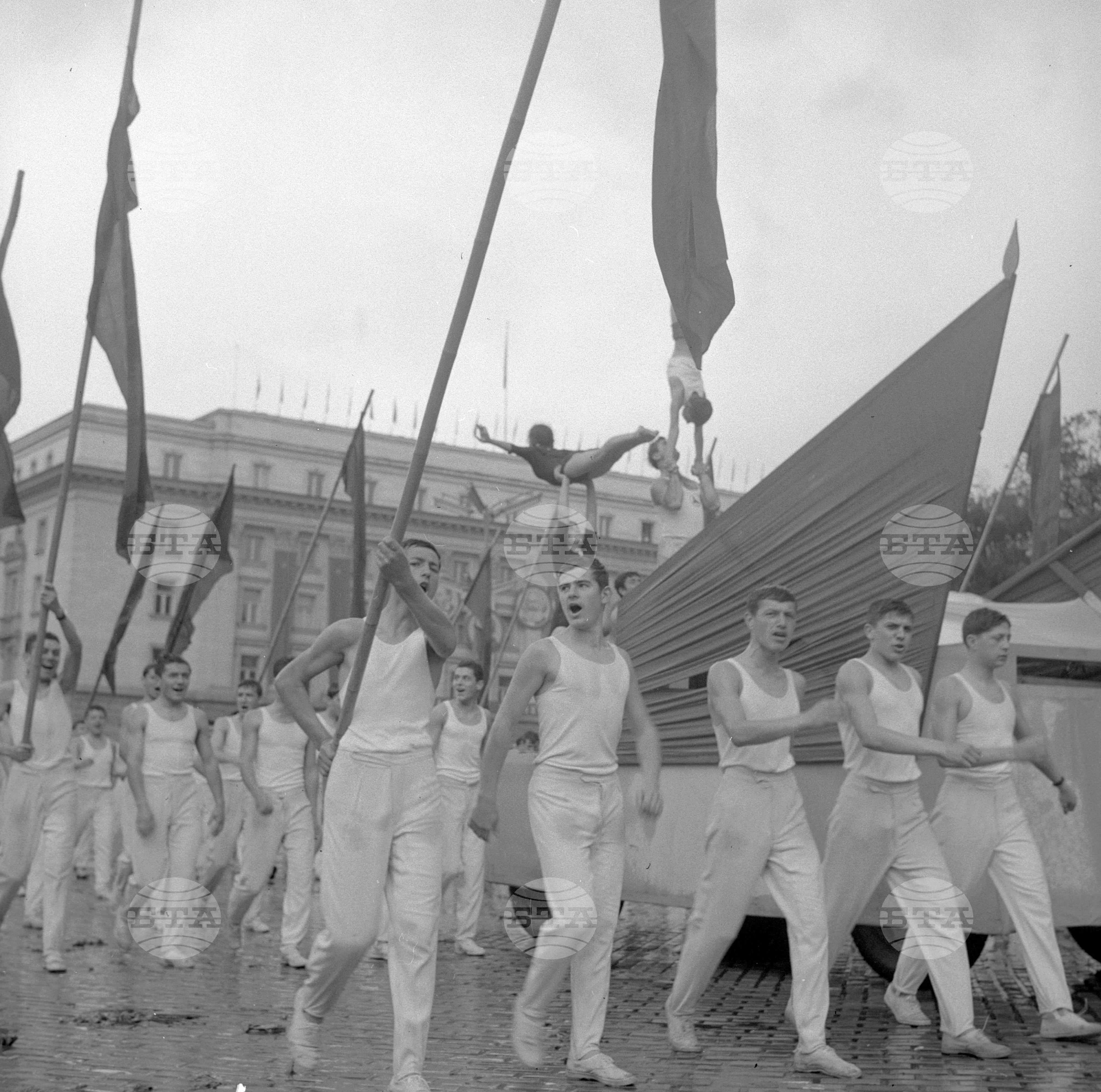 Първомайската манифестация на трудещите се в София (1961) част 2