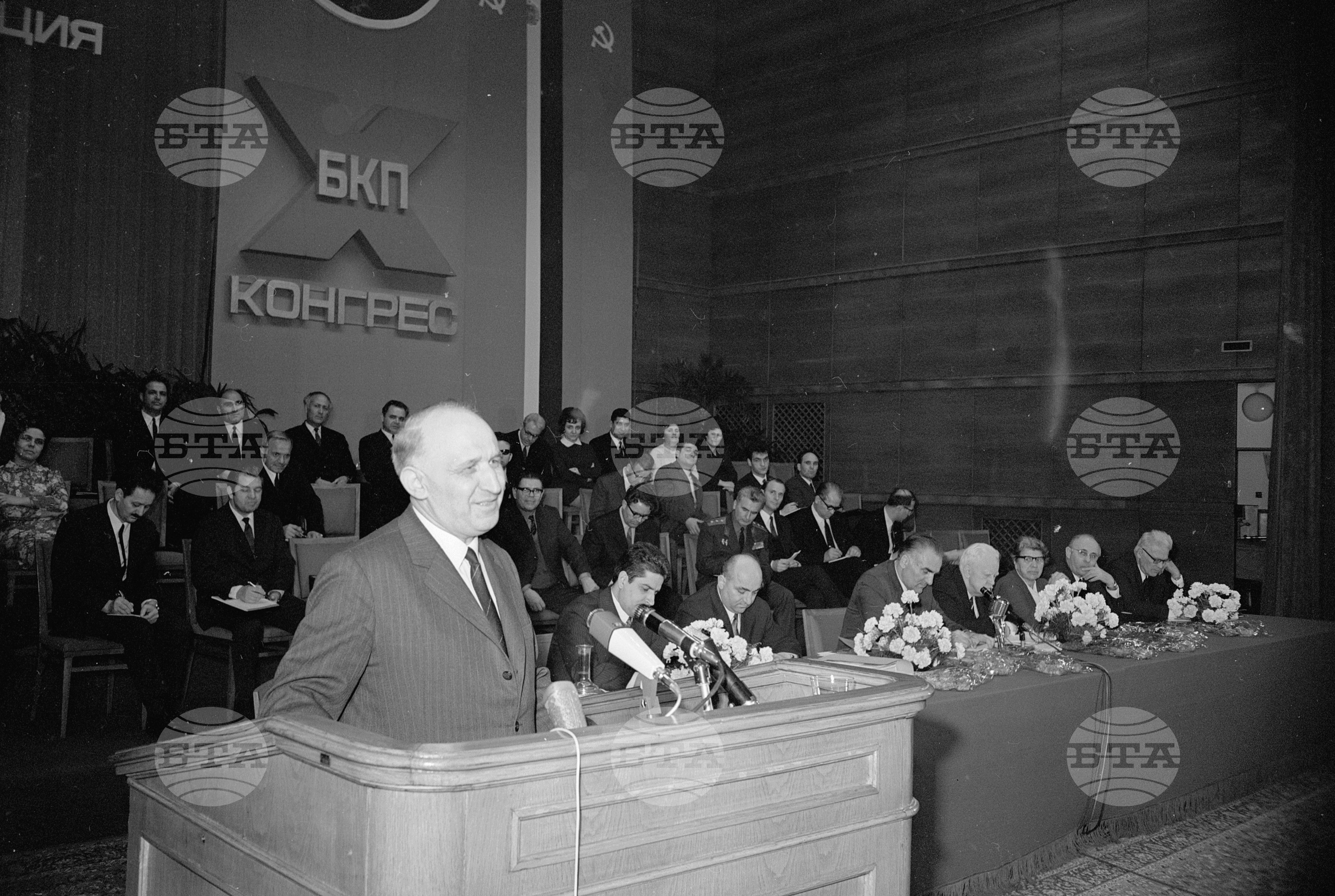 Другарят Тодор Живков пред XXIV отчетно-изборна конференция на партийната организация в Ленински район