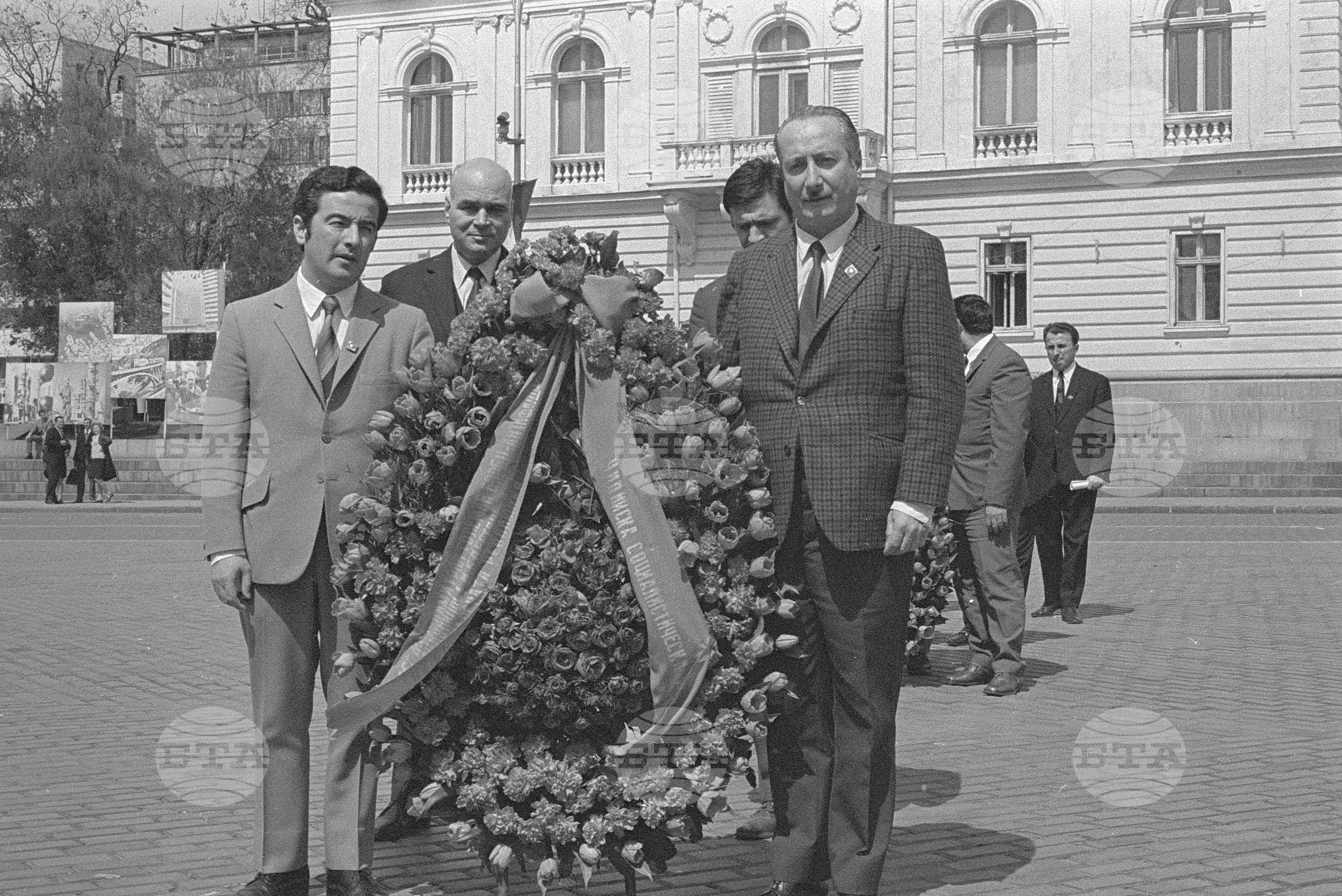 Полагане на венци
