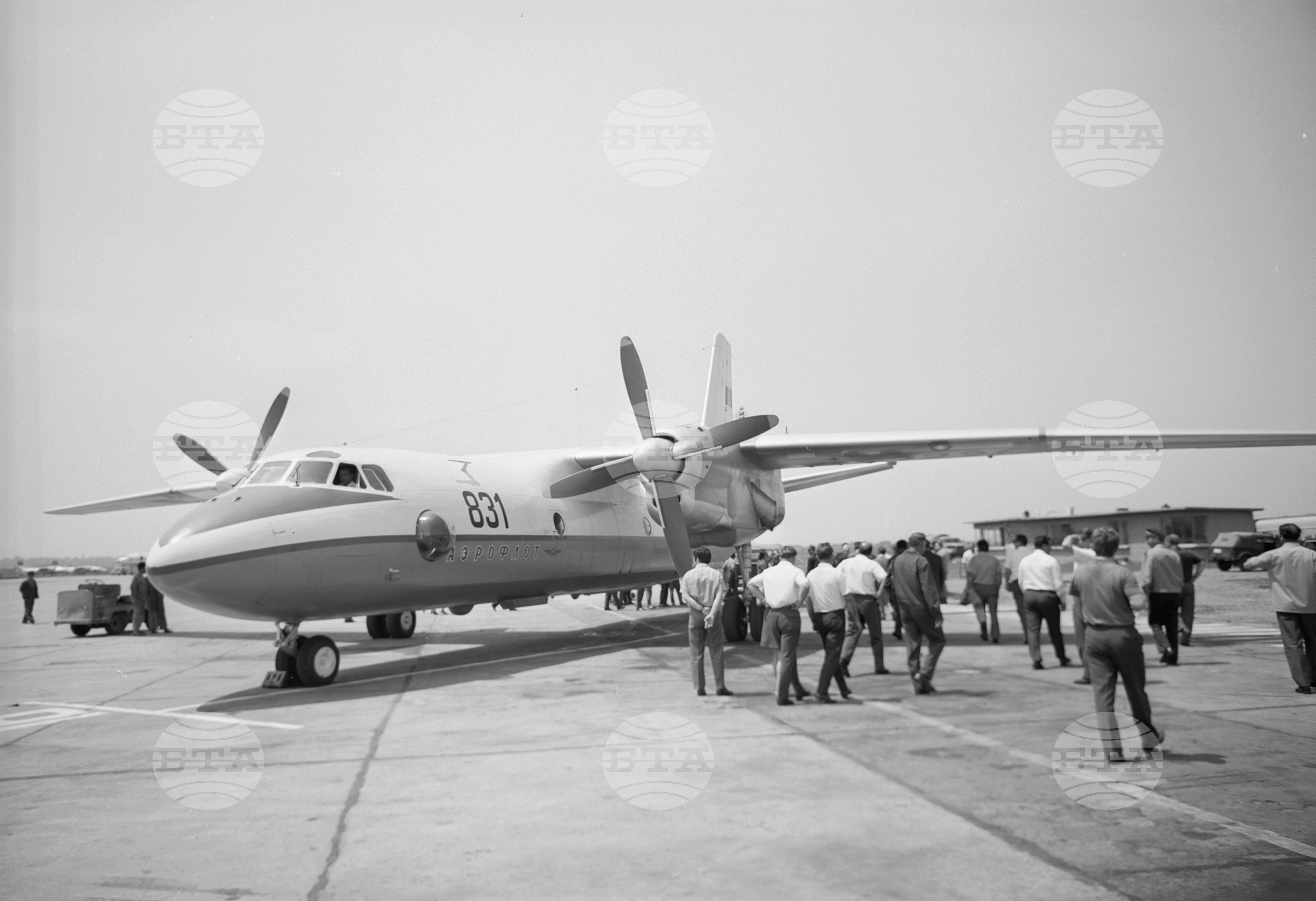 На летище София за първи път кацна транспортен самолет АН-26