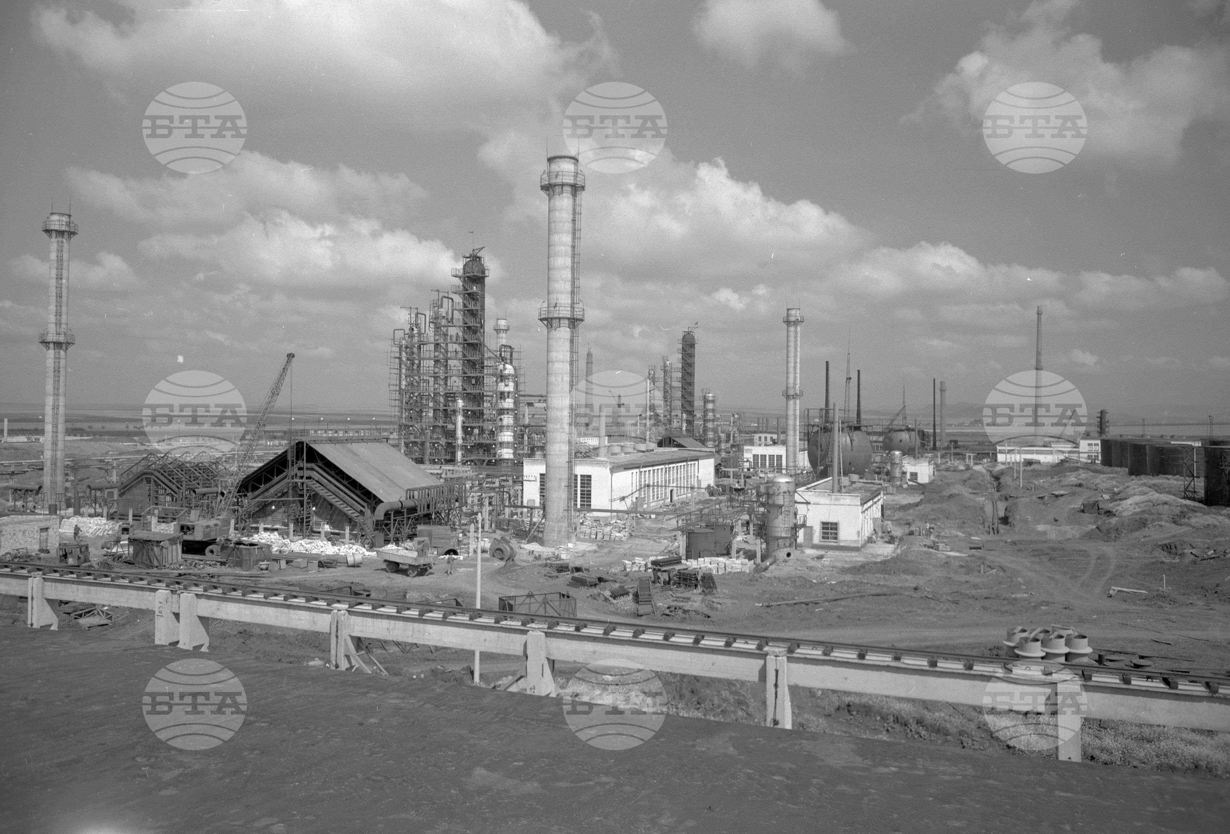 Нефтопреработвателен завод край Бургас - част 2