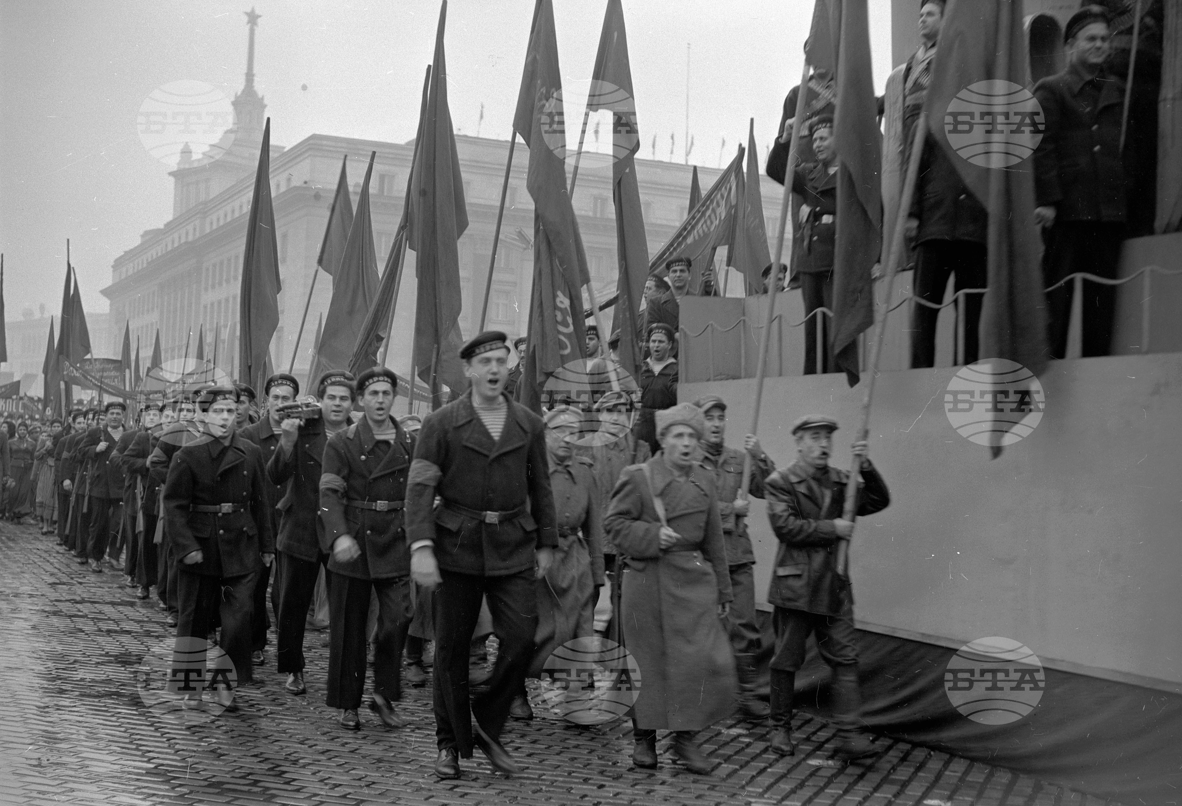 Величествената манифестация на трудещите се в София по случай 44-годишнината от Октомврийската социалистическа революция част 4