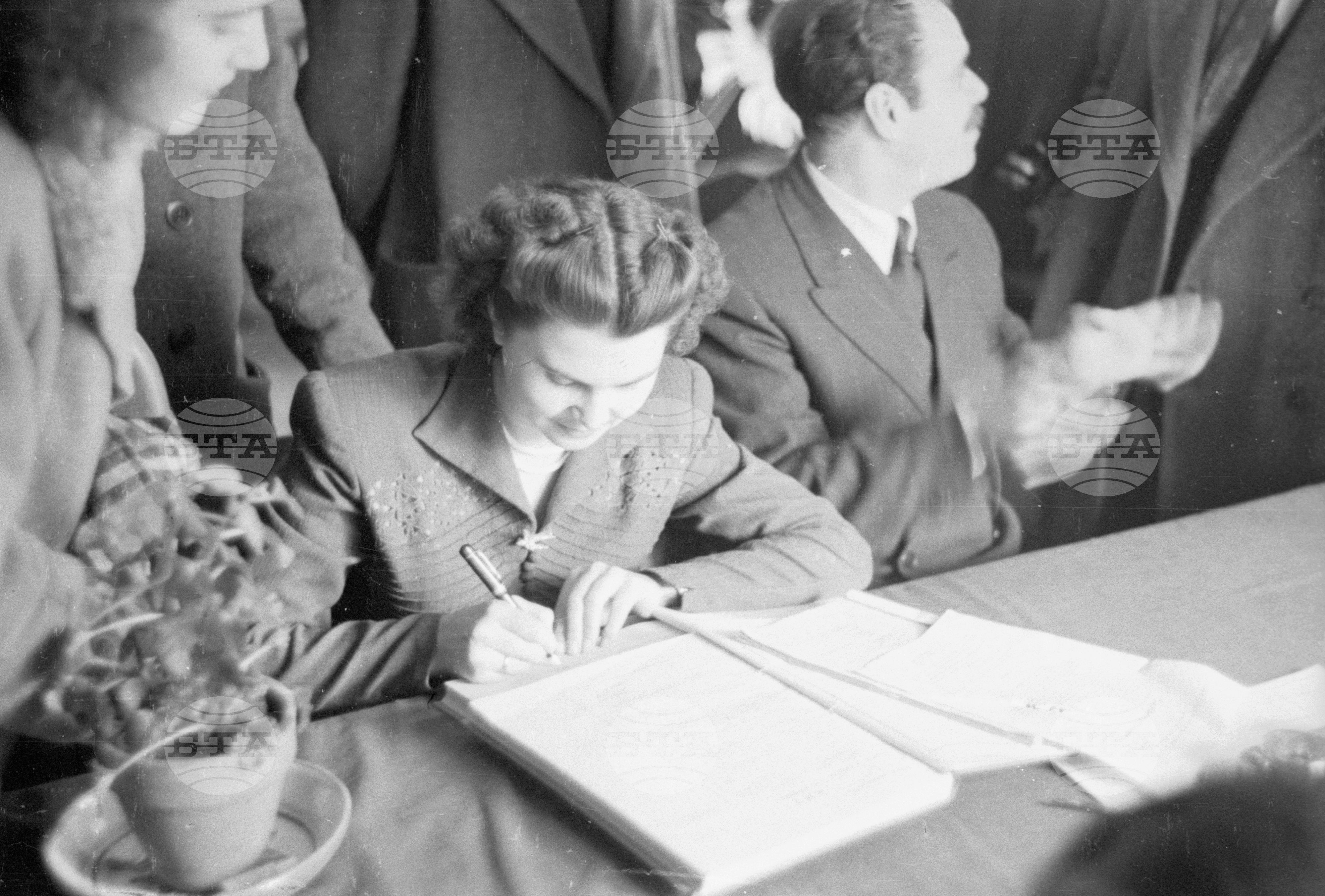 Сключване на граждански брак през 1951 година
