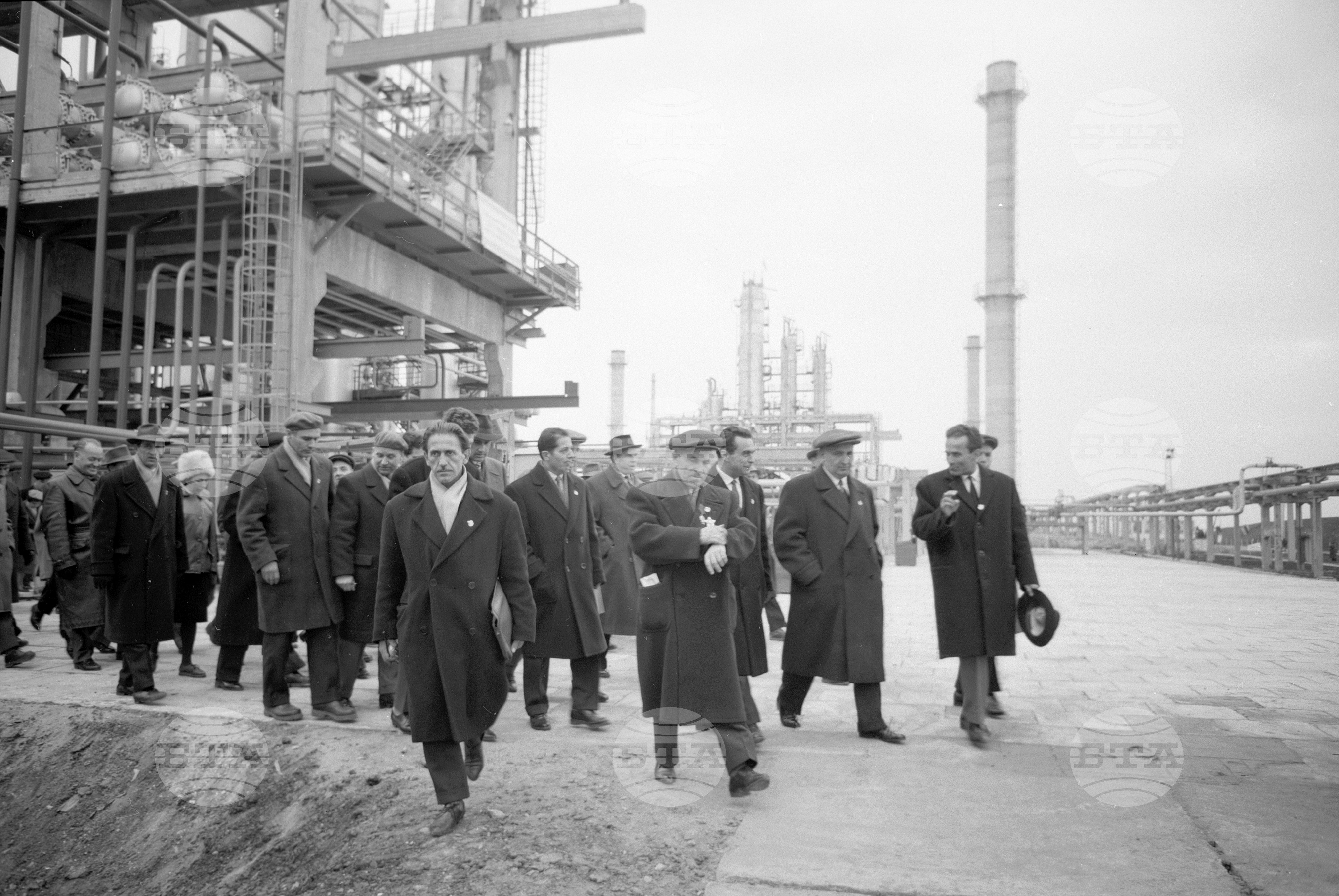 Тържествено откриване на нефтохимическия комбинат в Бургас