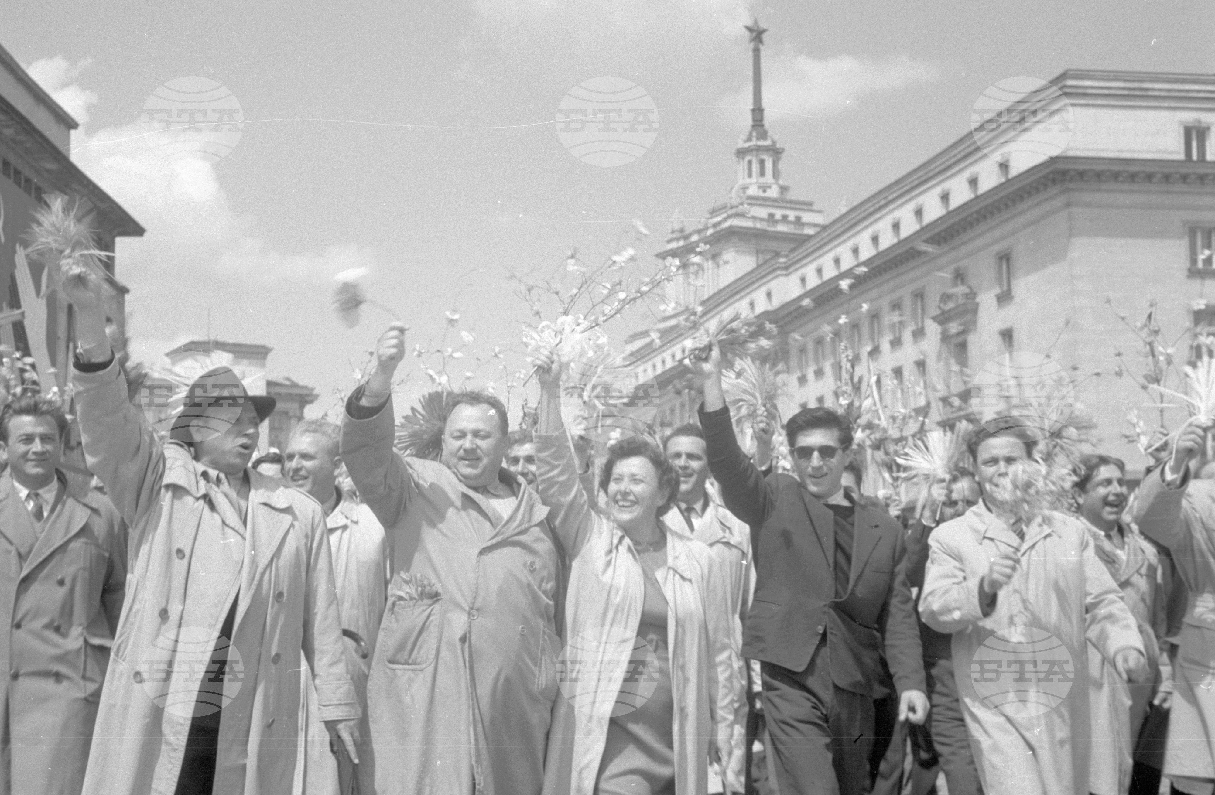 Първомайска манифестация в столицата 1962г. част 4
