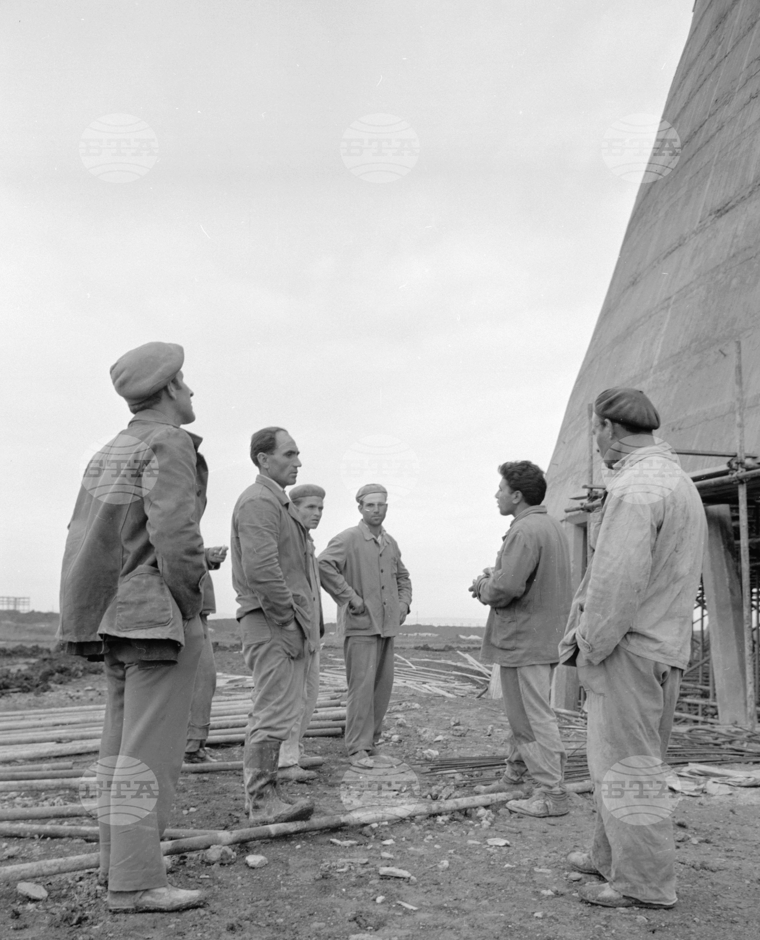 На строежа на Нефтопреработвателния завод край Бургас 1962 година част 2