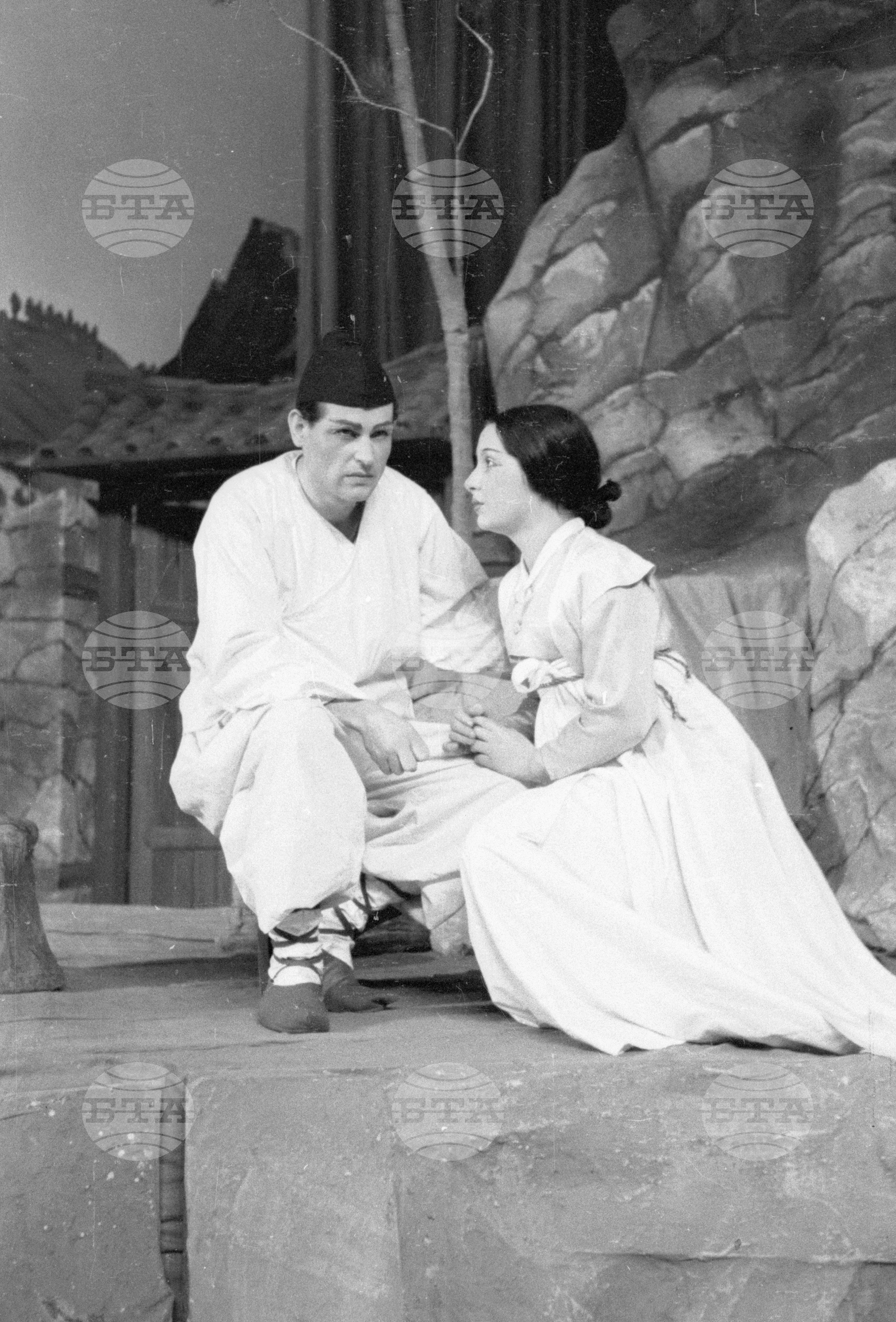 Театрално представление "Хора с добра воля", 1951