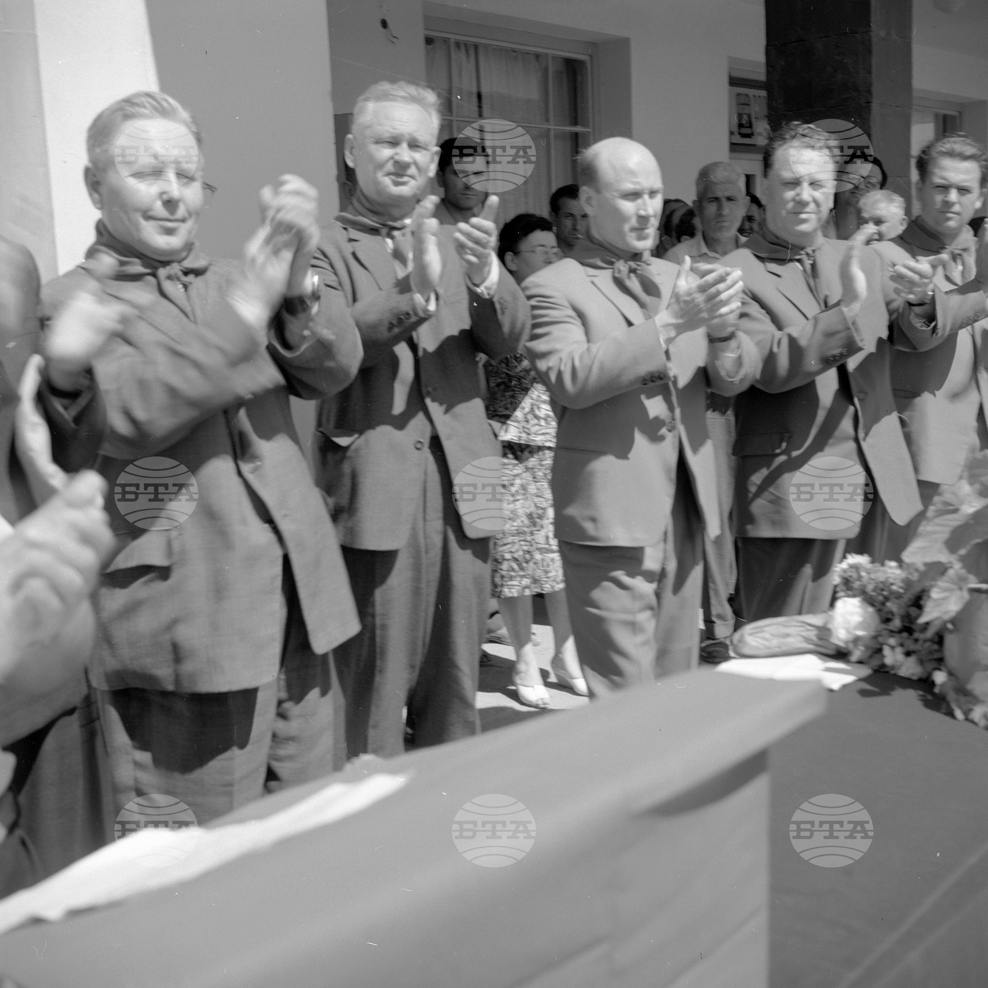 Делегация на ЦК (Централния комитет) на КПСС (Комунистическа партия на Съветския съюз) на посещение в село Горни Дъбник, Плевенски окръг