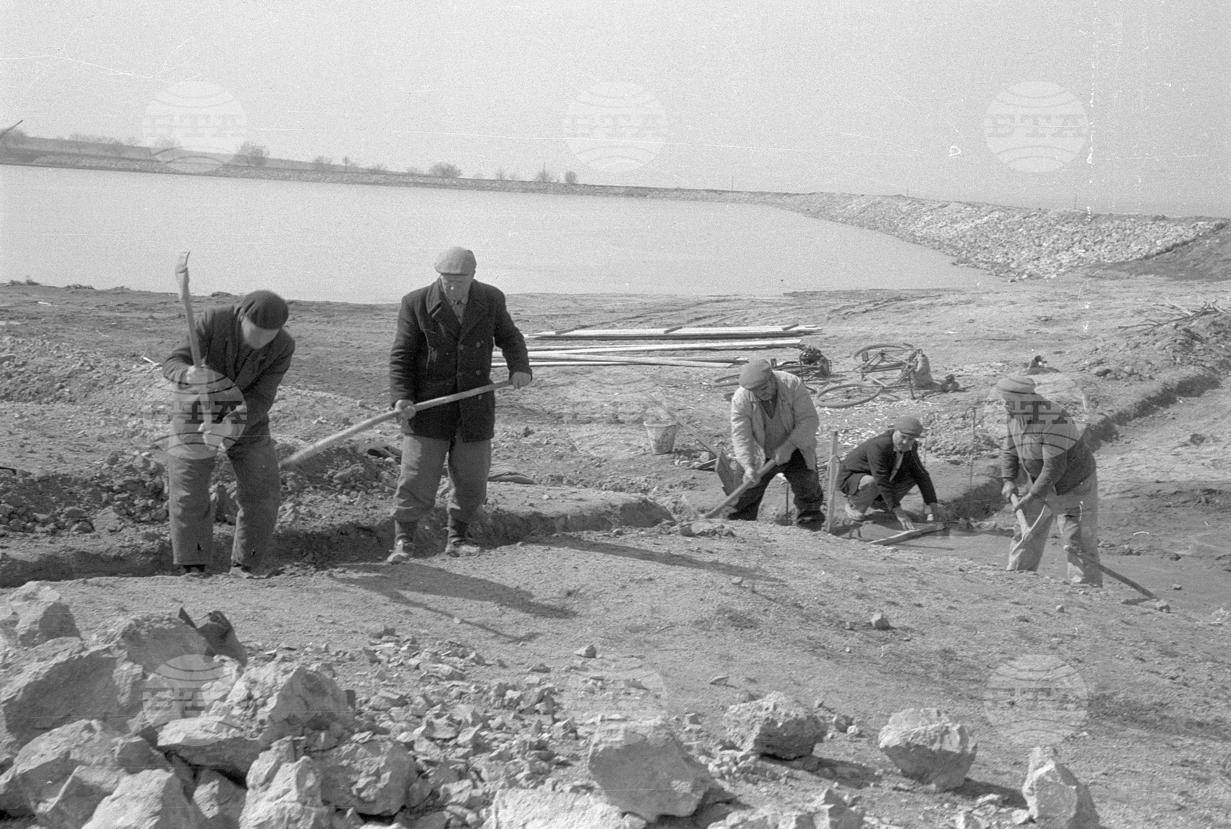 В село Езеро, Сливенски окръг