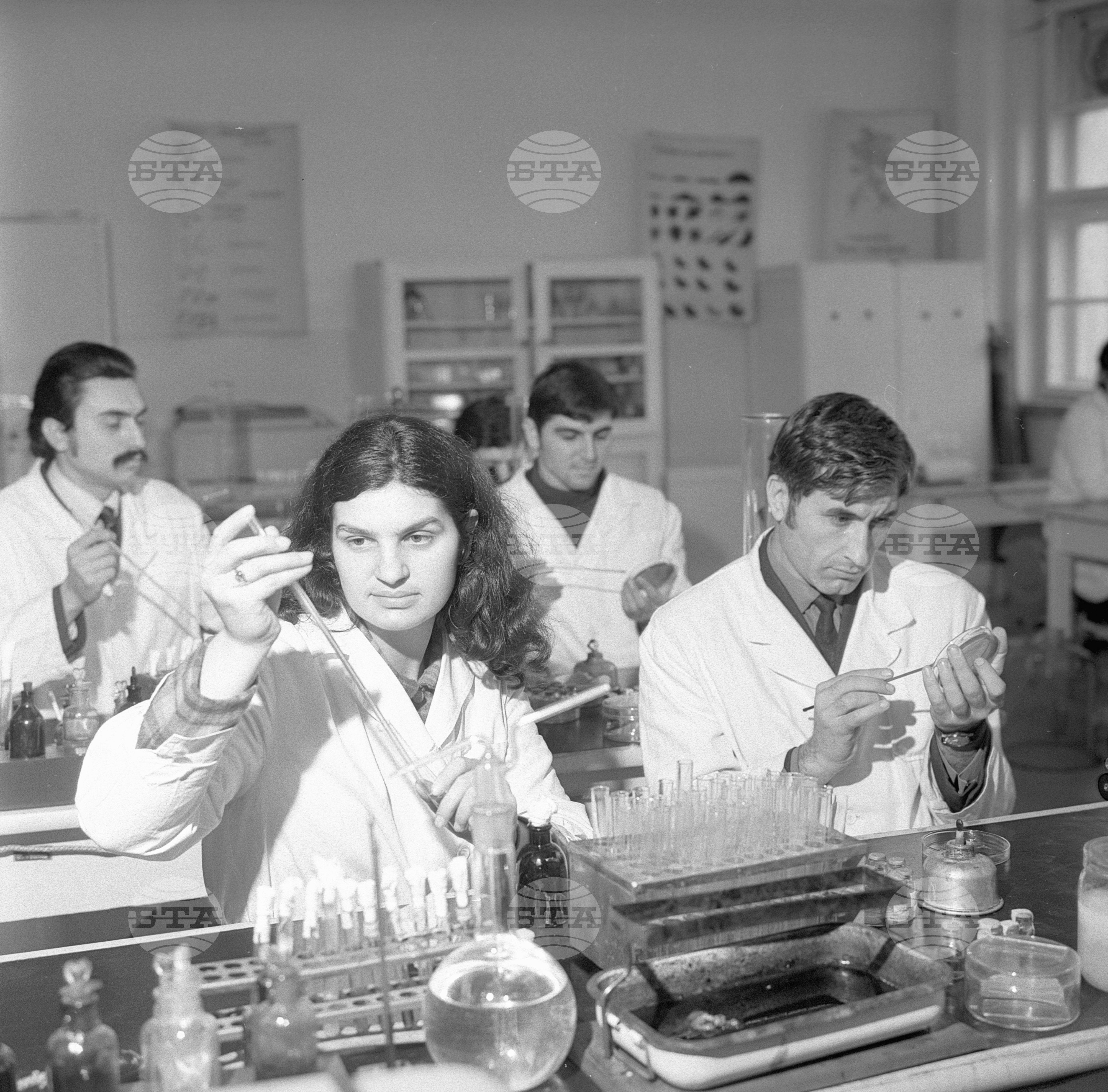 При студентите от Висшия медицински институт в град Варна - 1970 година