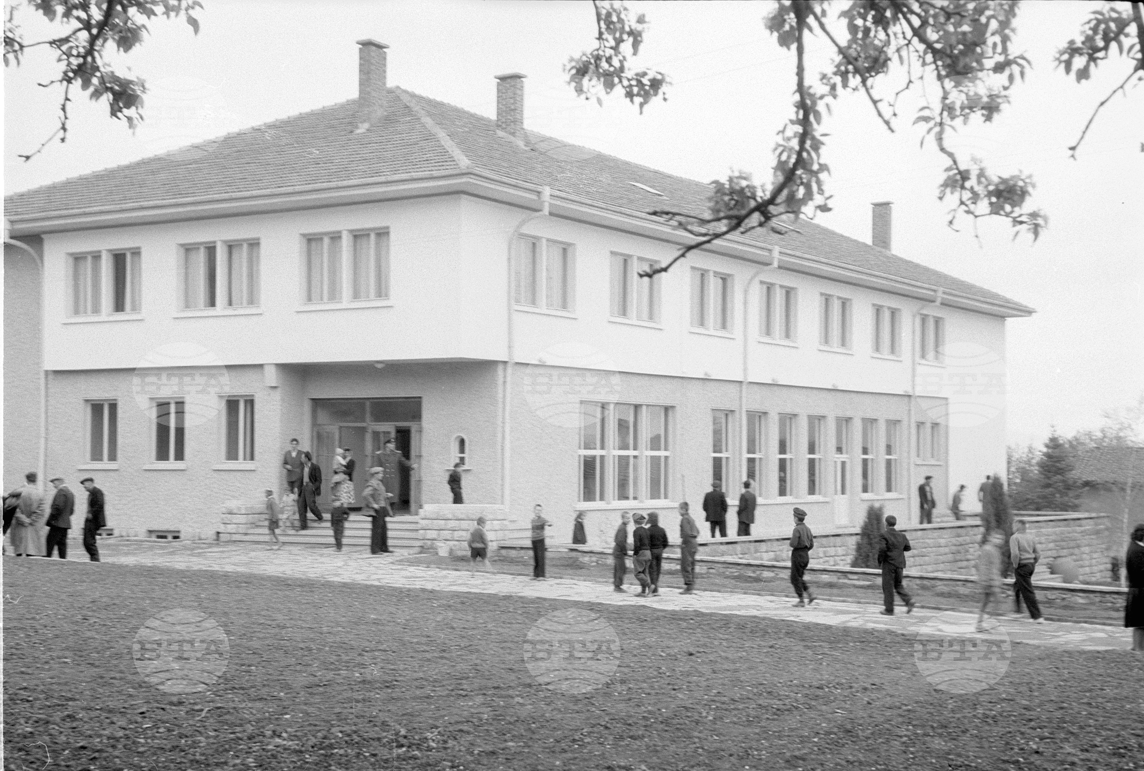 Нов читалищен дом в село Мирково, Софийски окръг