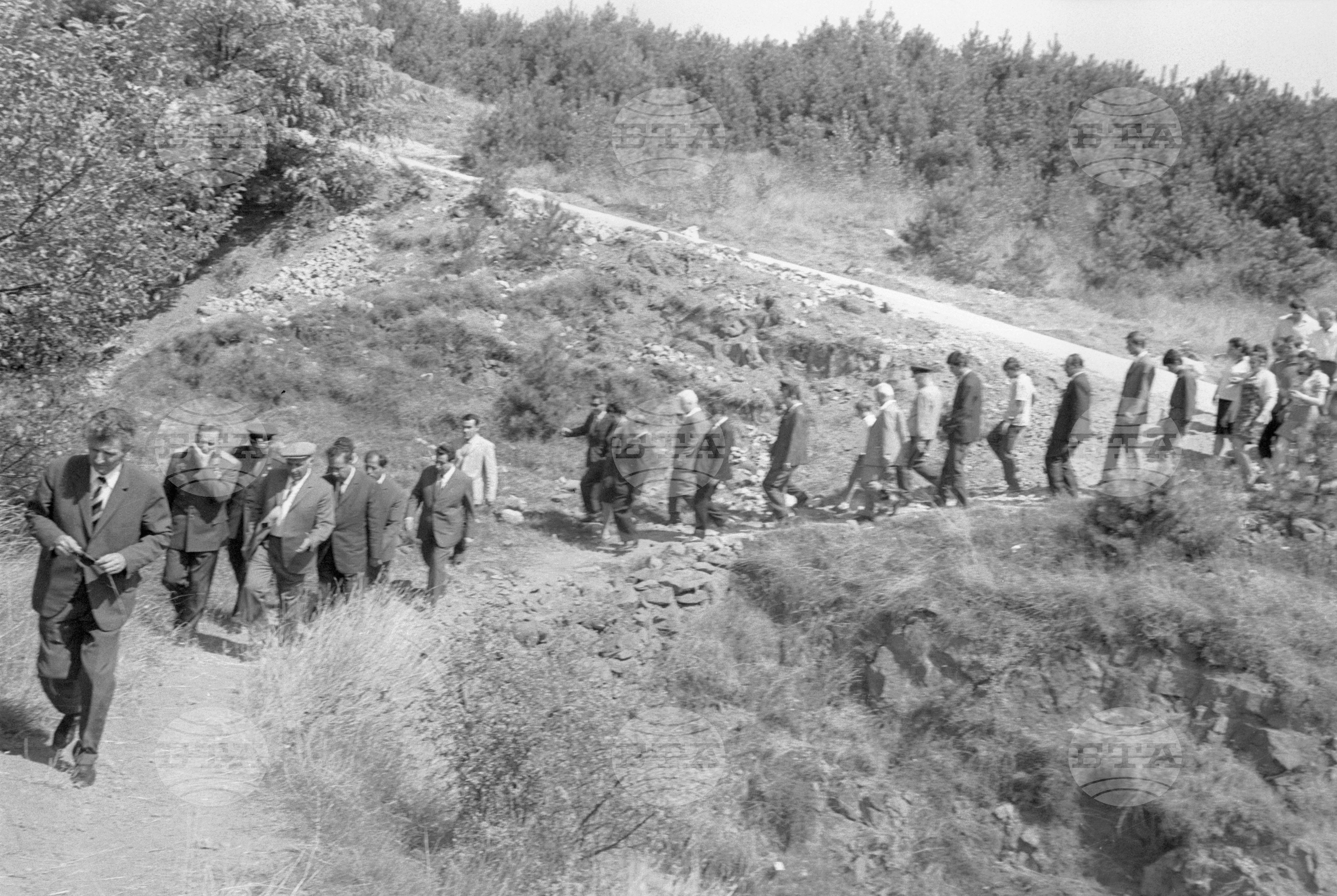 Откриване на паметник на загиналите партизани от село Локорско