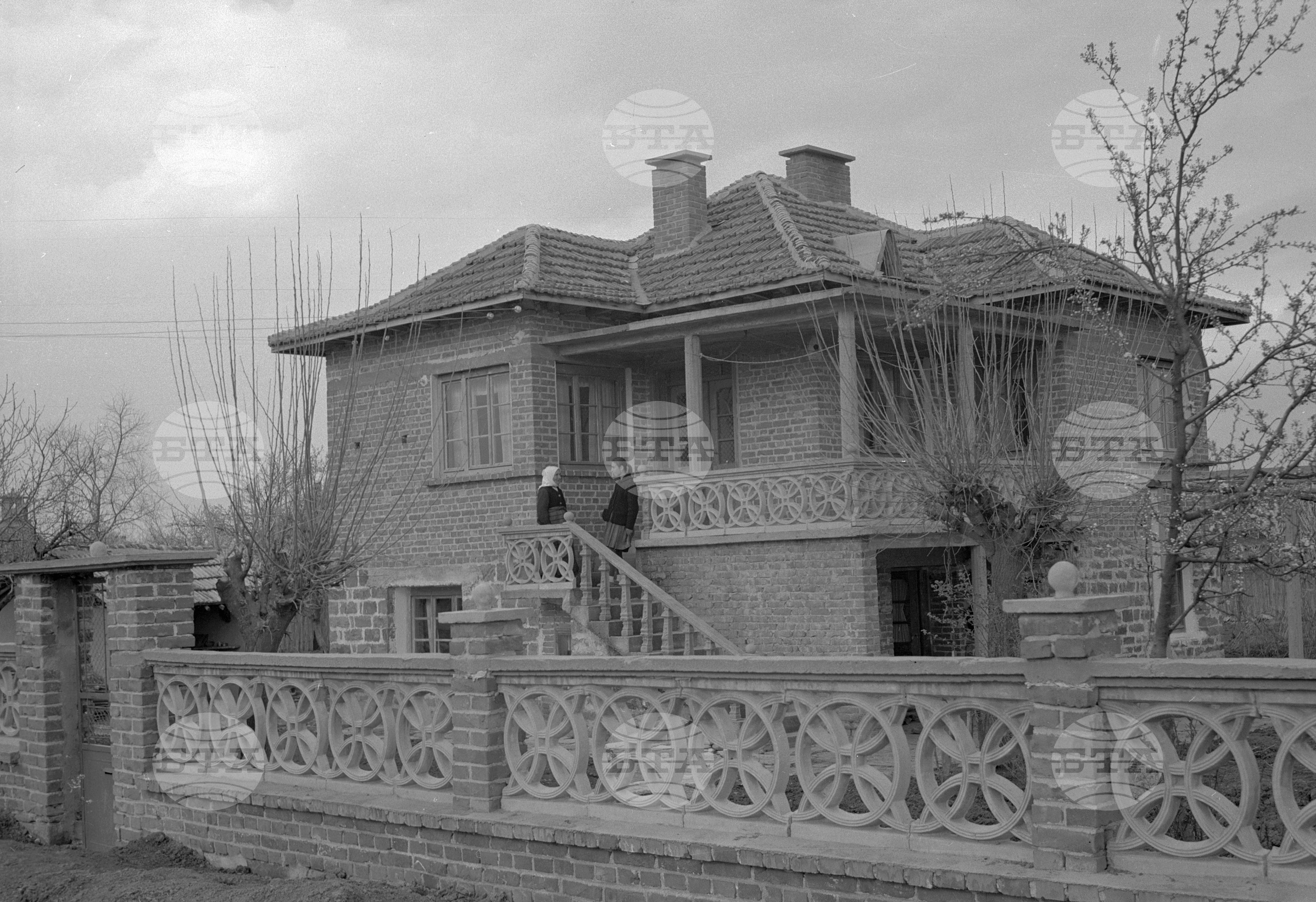 Нови къщи на кооператори в с. Зимница, Ямболски окръг