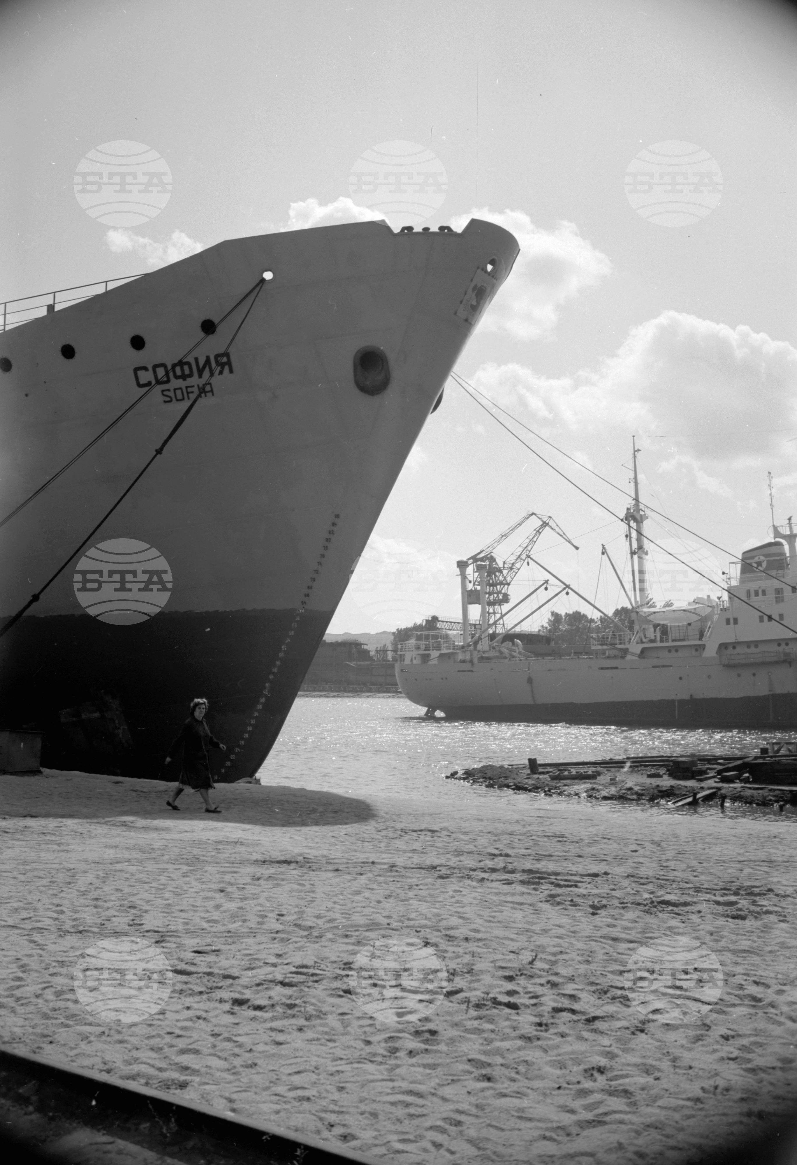 Корабостроителен и кораборемонтен завод във Варна 1962 година