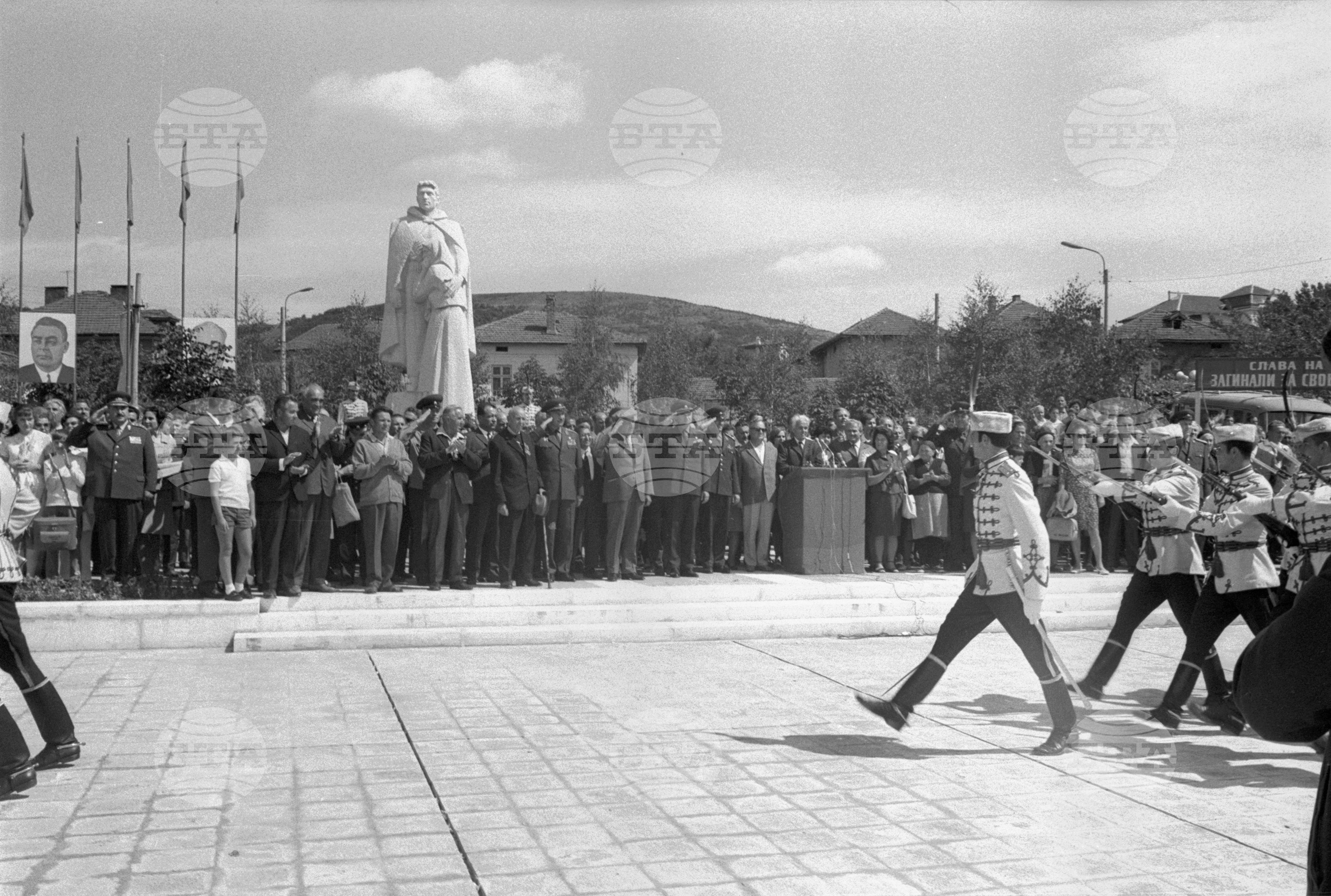 Откриване на паметник на загиналите партизани от село Локорско