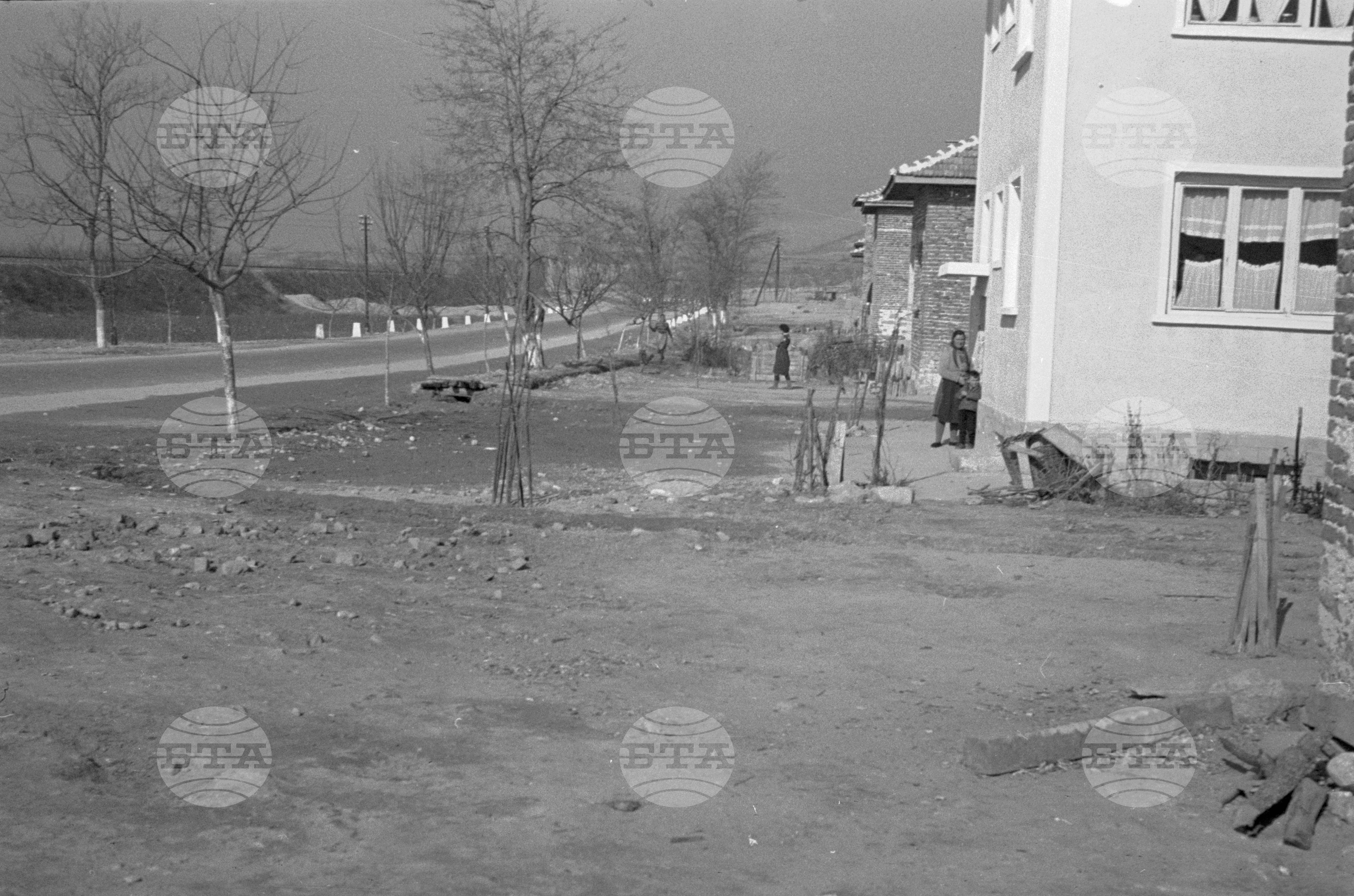 Нови къщи в село Долна Градешница, Благоевградски окръг