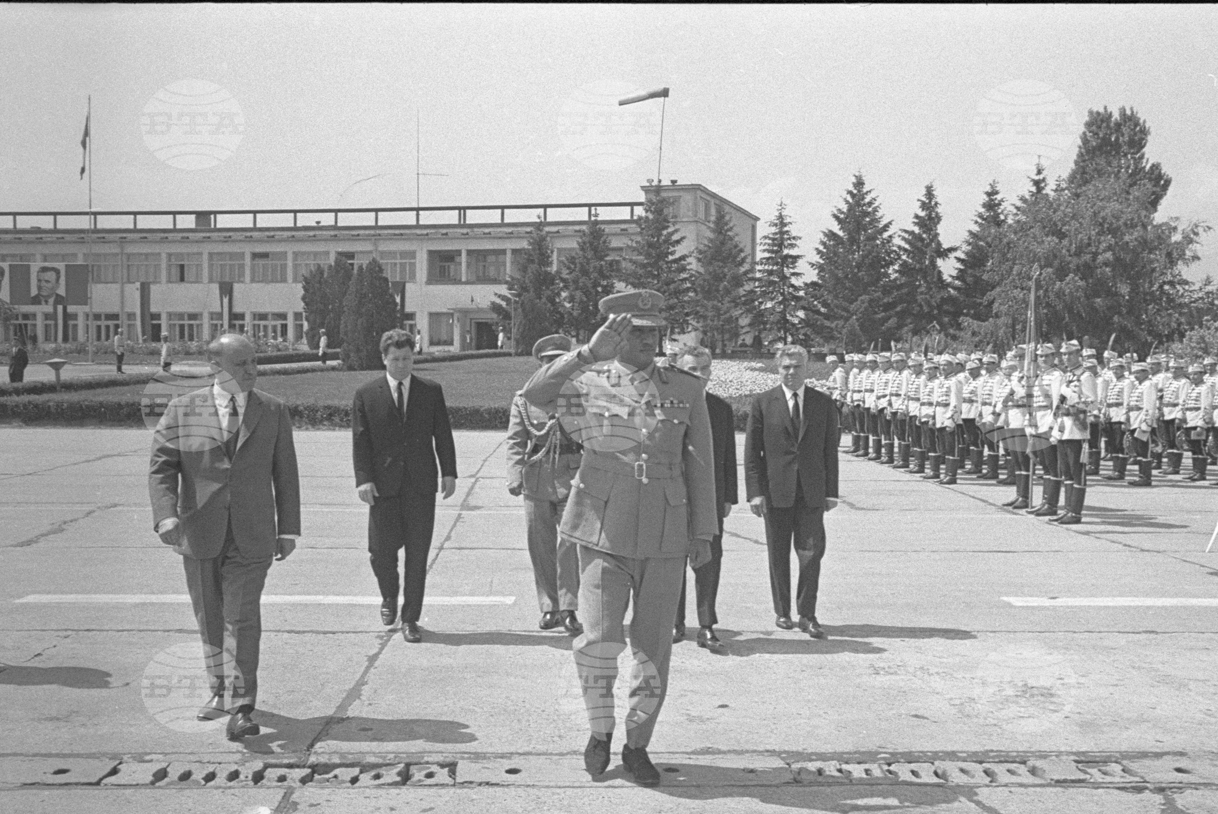 Генерал-майор Джафаар Мохамед Нимейри на посещение в България - част 5