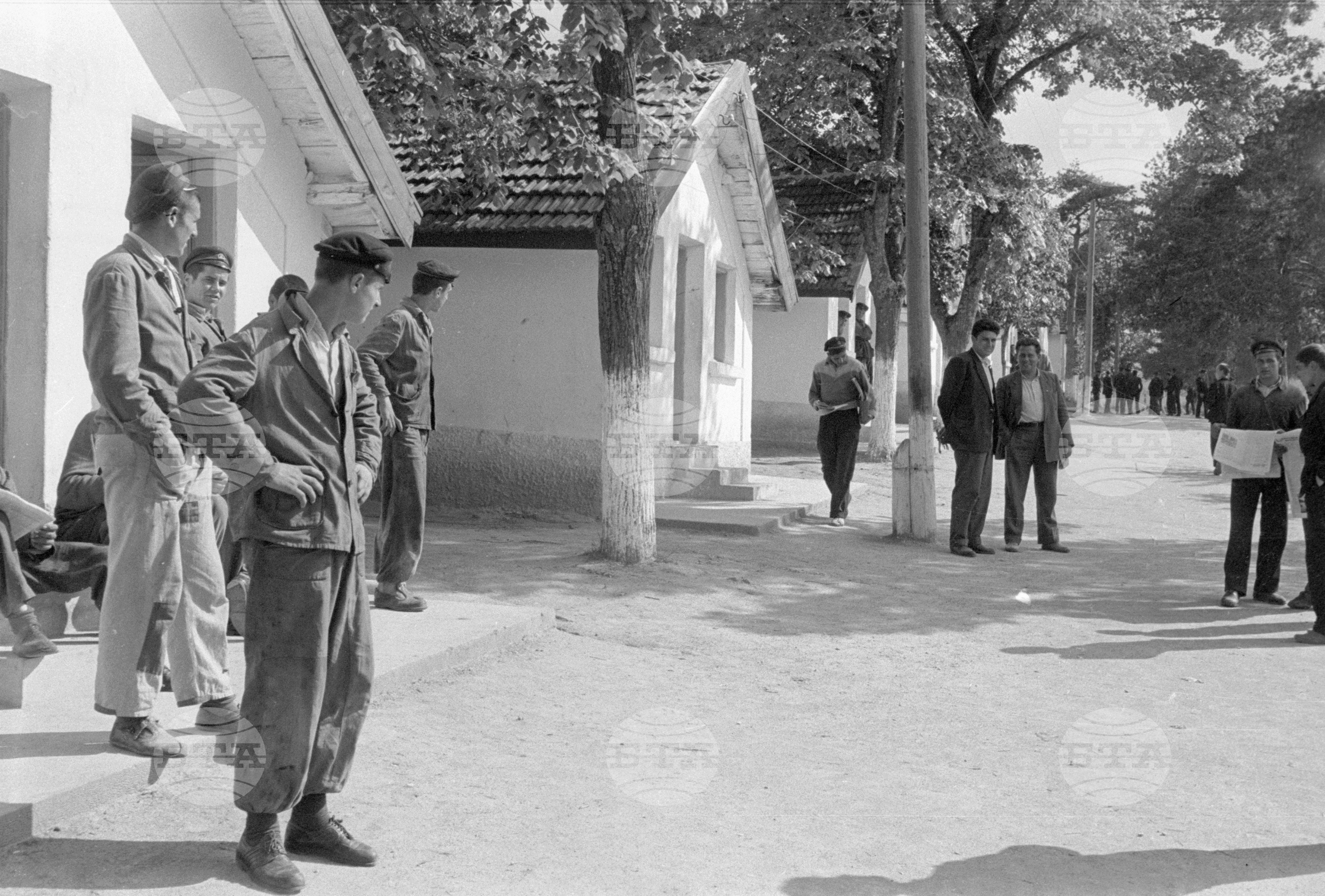 Военният лагер стана училище. При младите механизатори от МТУ (Машинно-тракторно училище) в село Ягода, Старозагорски окръг