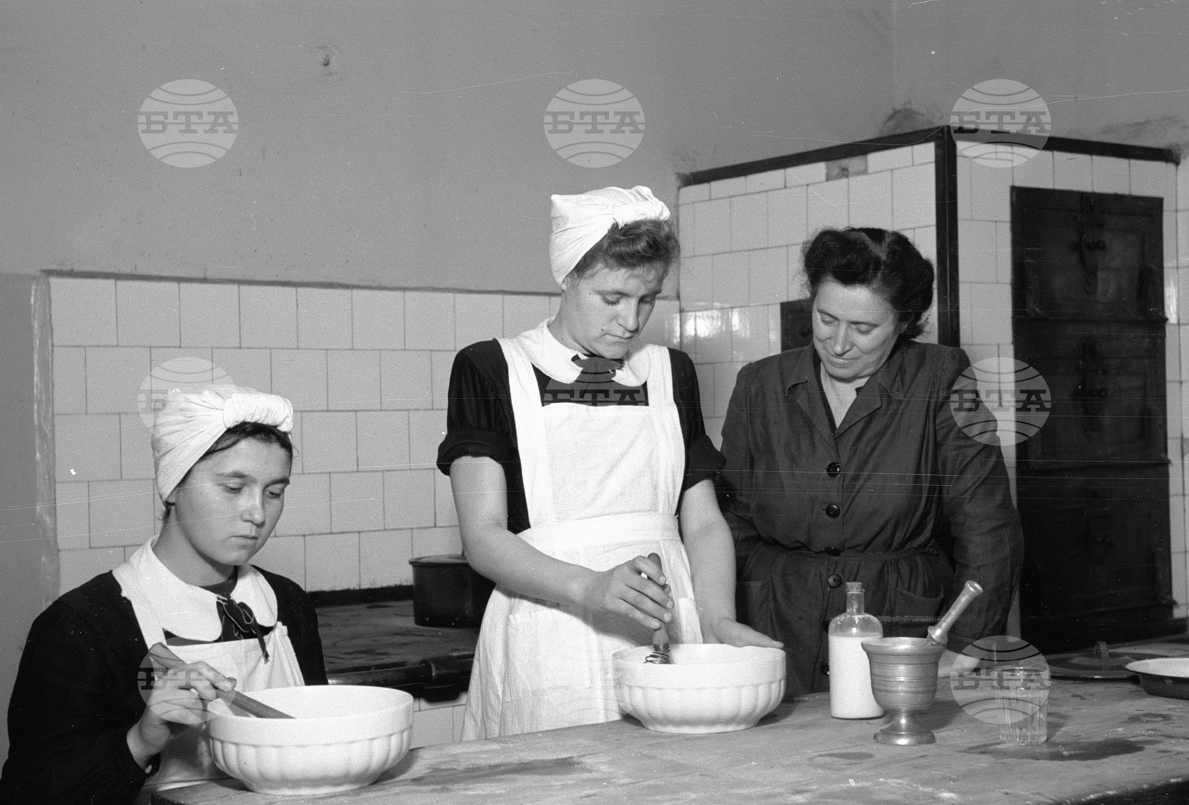 Техникум по обществено хранене в София - 1953 година