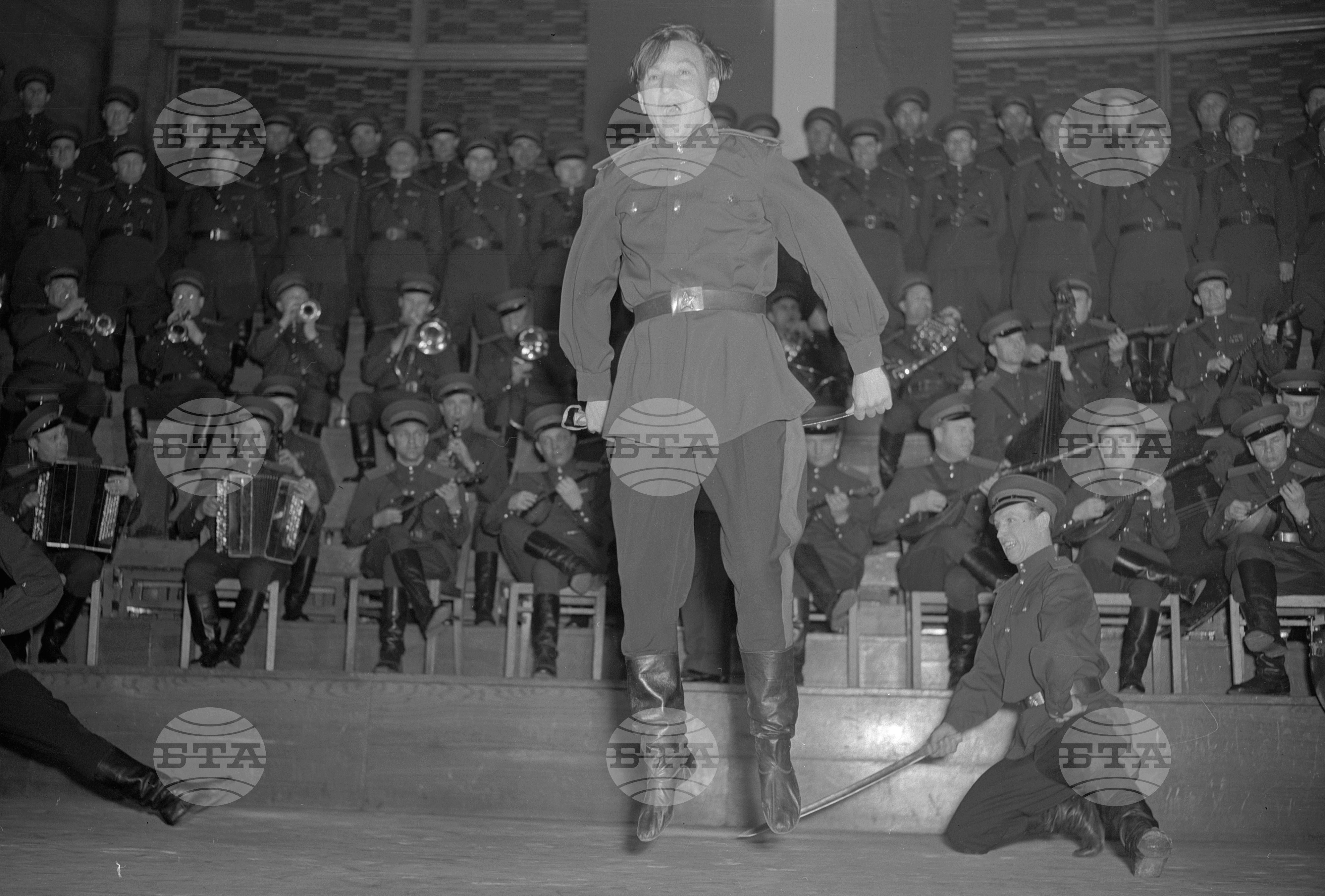 Първият спектакъл на ансамбъла за песни и танци на Съветската армия "А. Д. Александров"