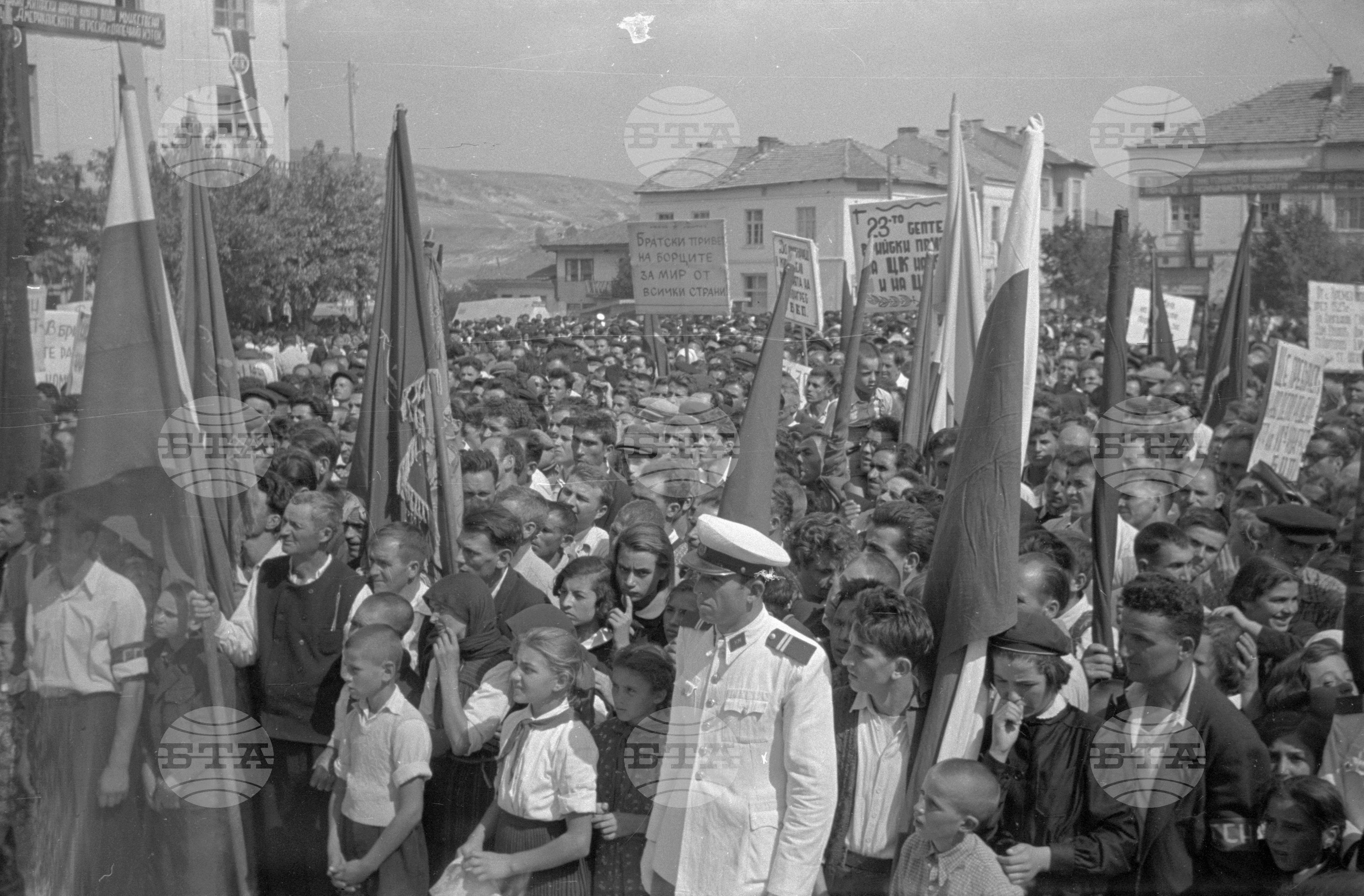 Величествен митинг в Разлог по случай 35 годишнината на Септемврийското въстание през 1923 година